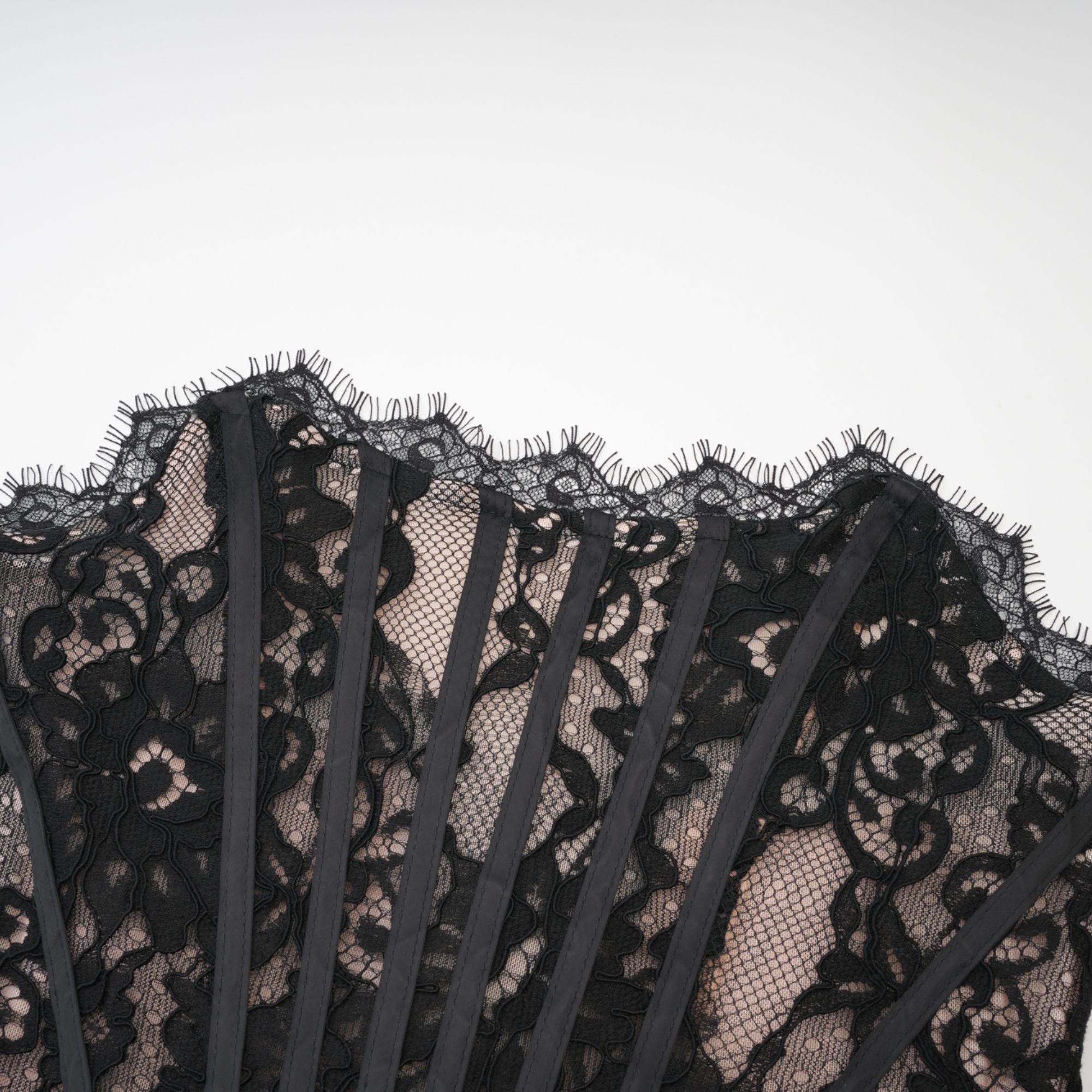 Robe en dentelle Kylitha - Miss Rosier - Boutique en ligne pour femmes