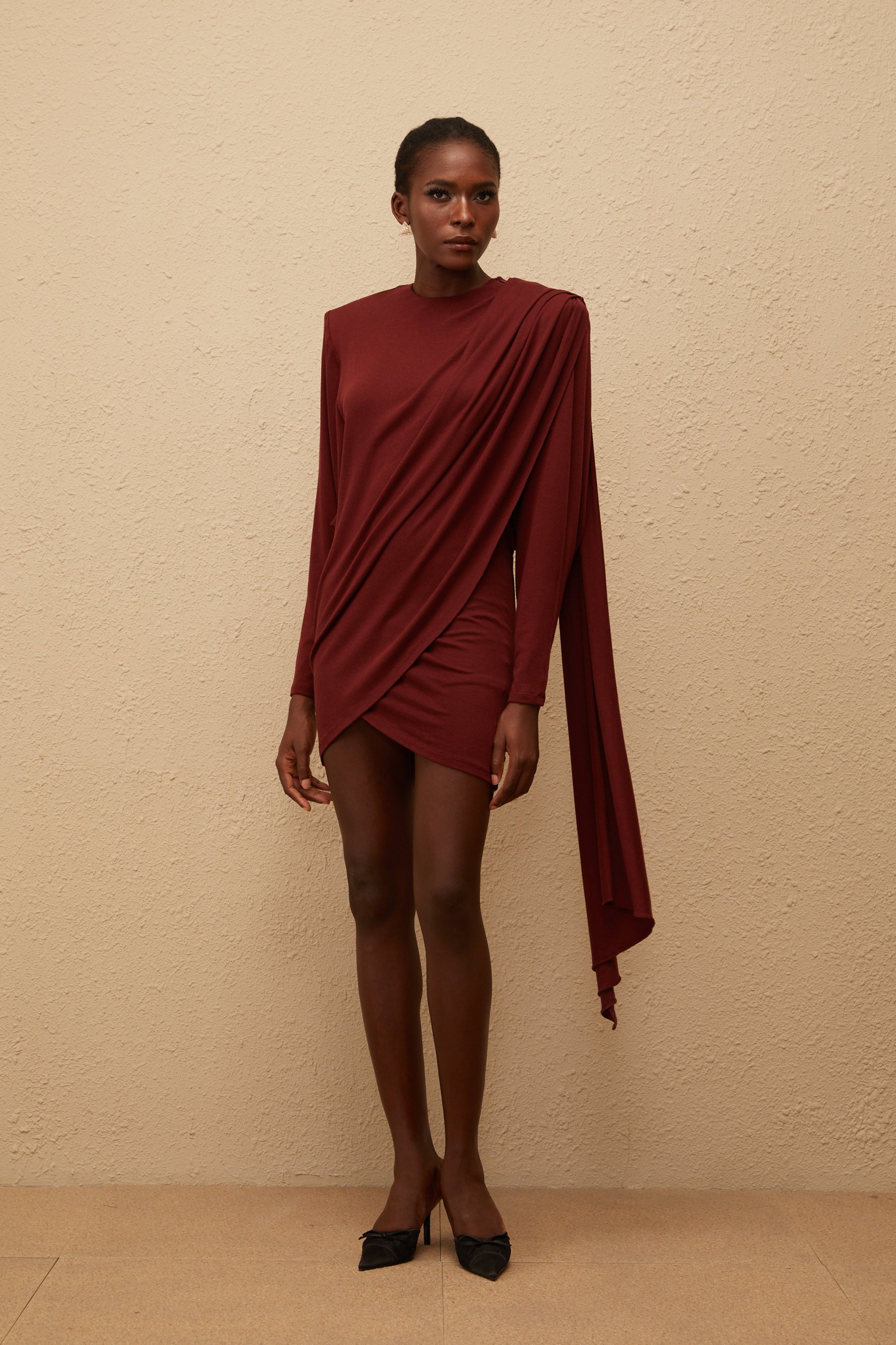 فستان قصير غير متماثل من Garance Maroon (بيع نهائي - الولايات المتحدة فقط)