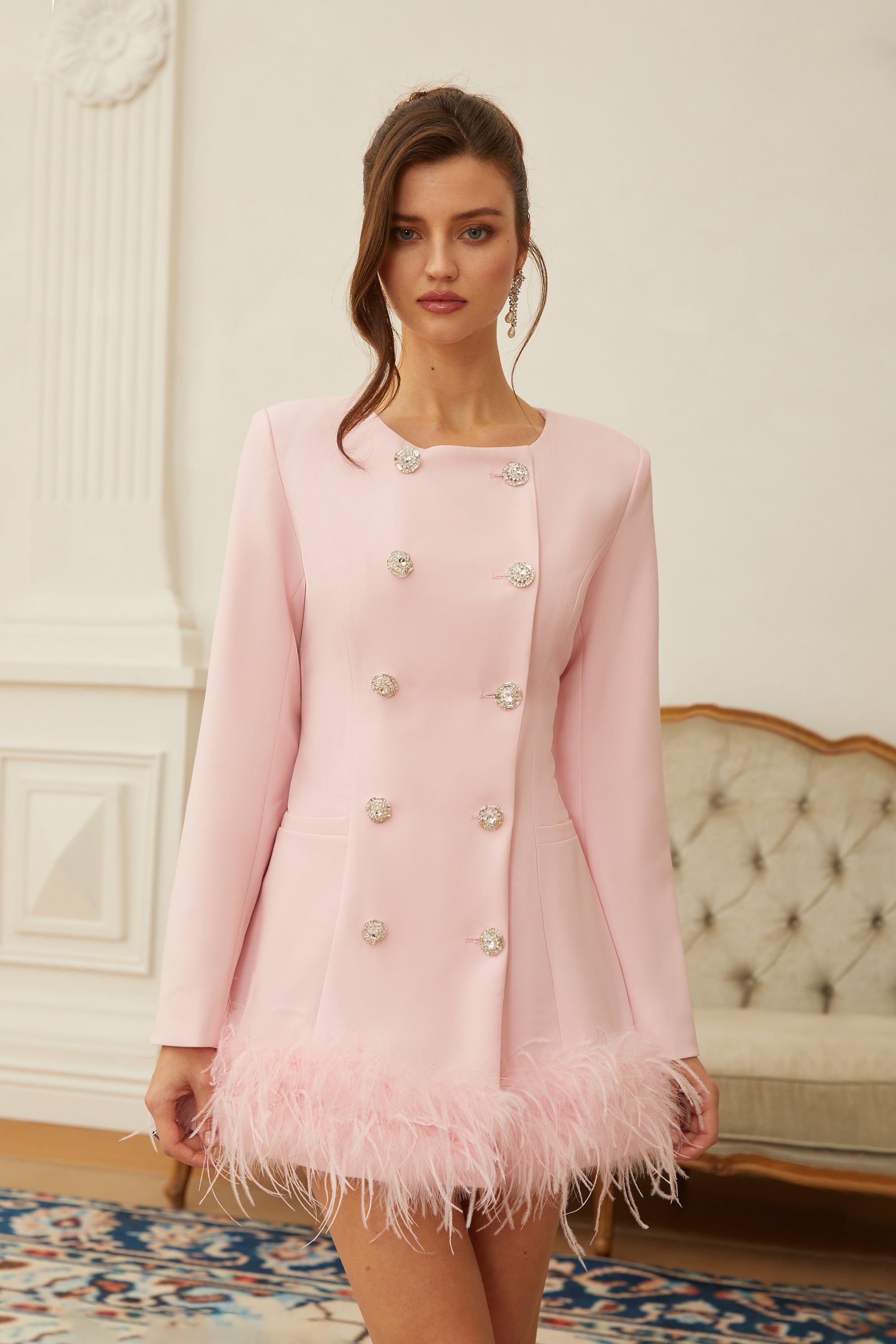 Mini-robe-blazer Freja rose à bordure de plumes