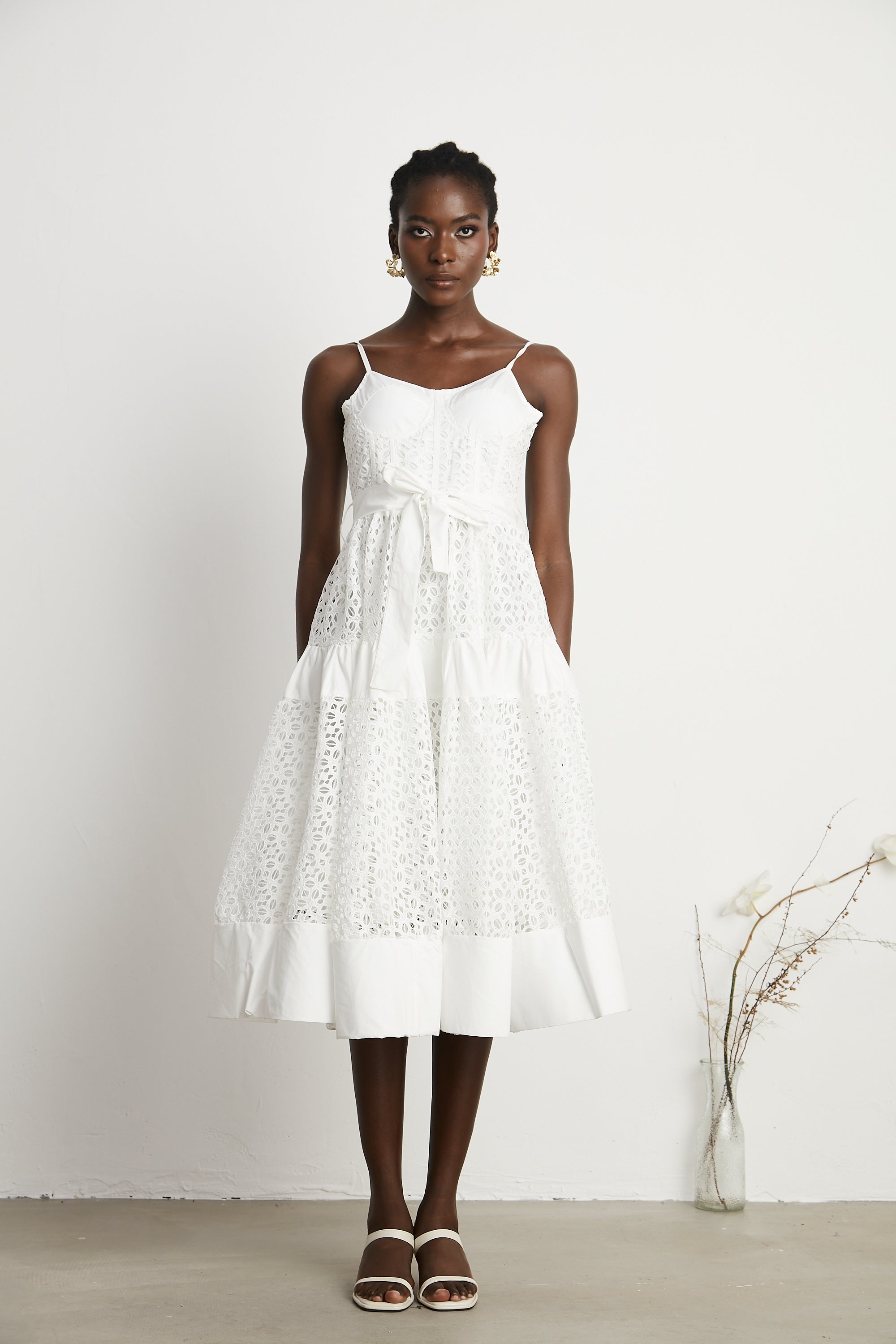Robe midi en coton à découpes et ceinture Catriona (Vente définitive - États-Unis uniquement)