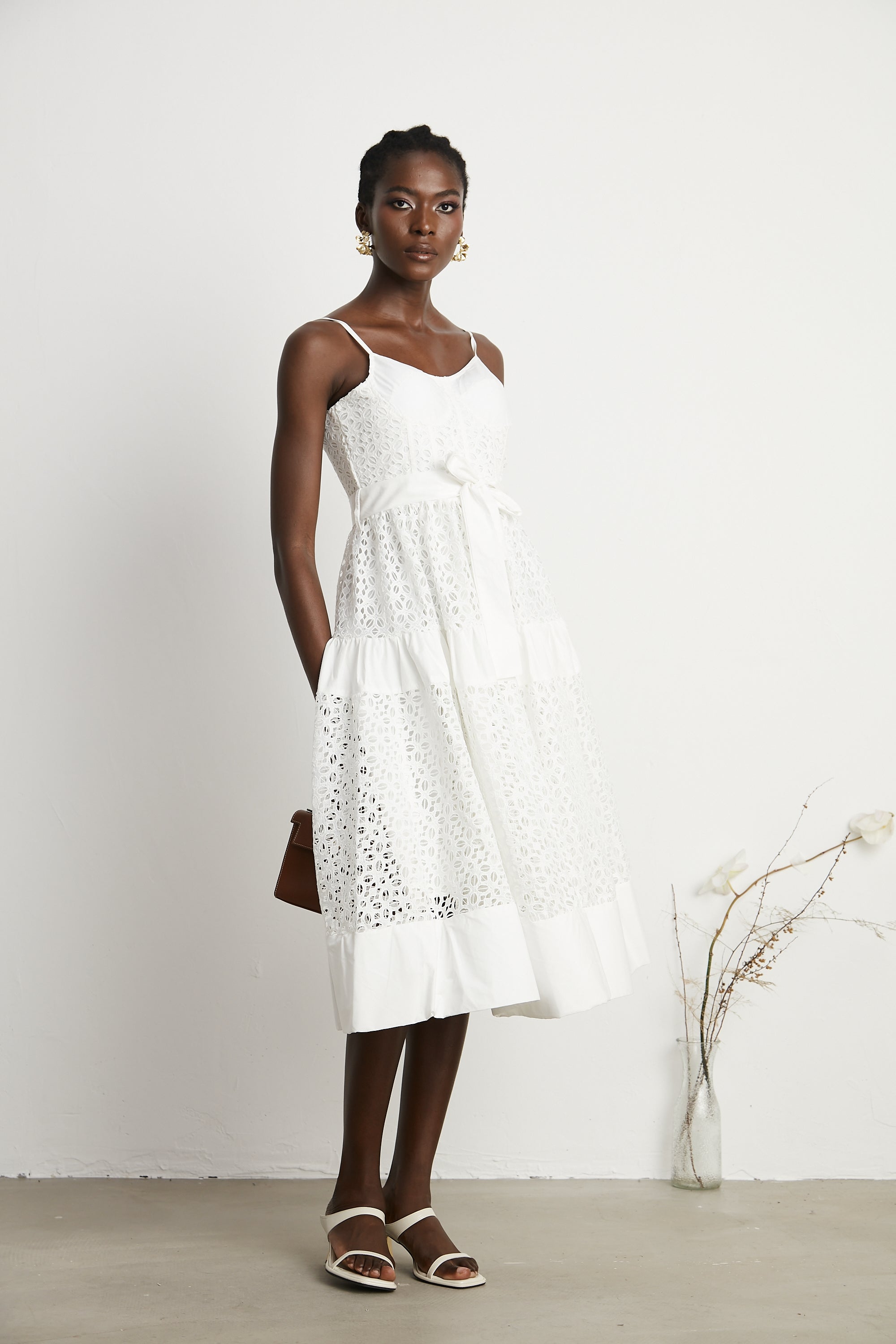 Robe midi en coton à découpes et ceinture Catriona (Vente définitive - États-Unis uniquement)