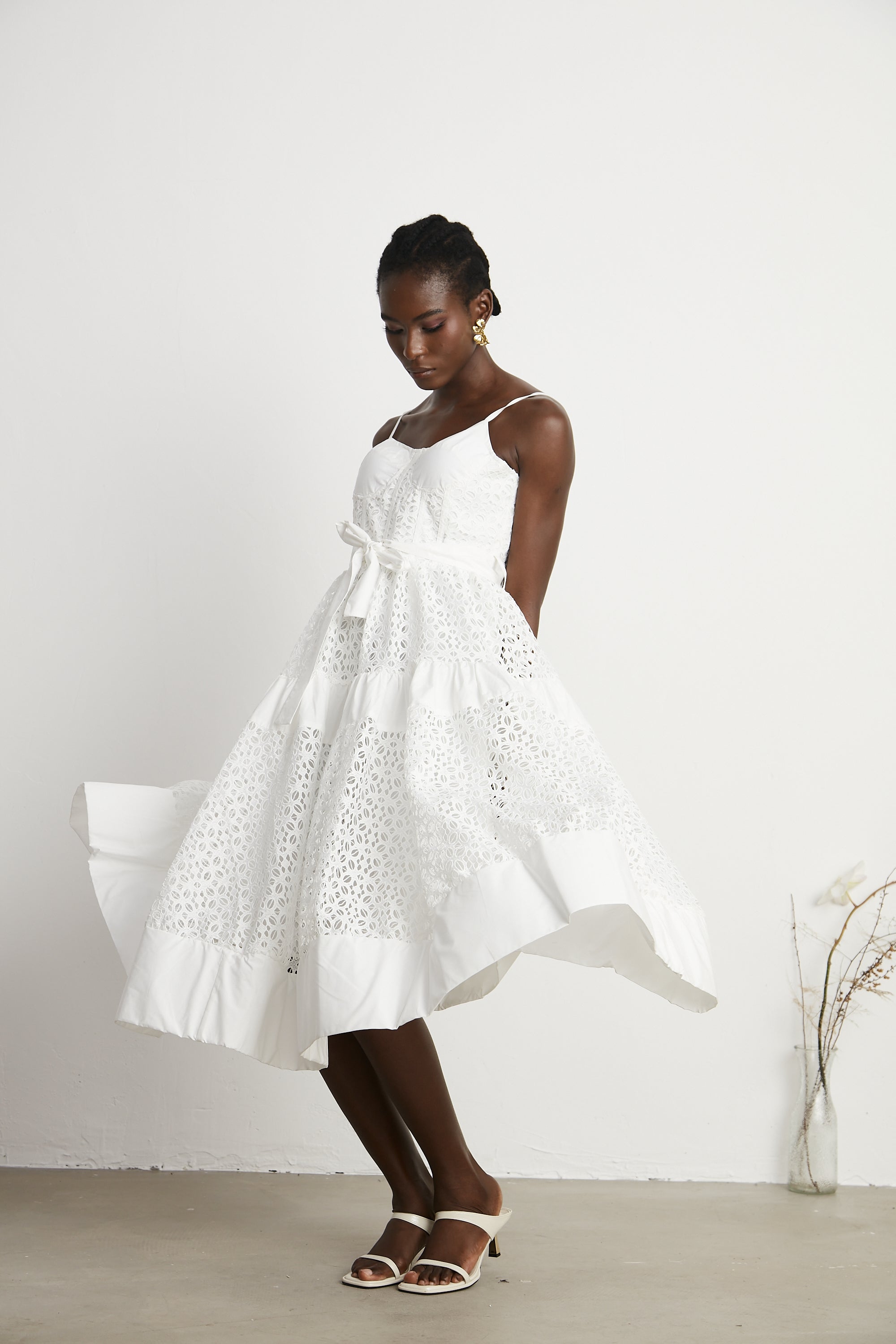 Robe midi en coton à découpes et ceinture Catriona (Vente définitive - États-Unis uniquement)
