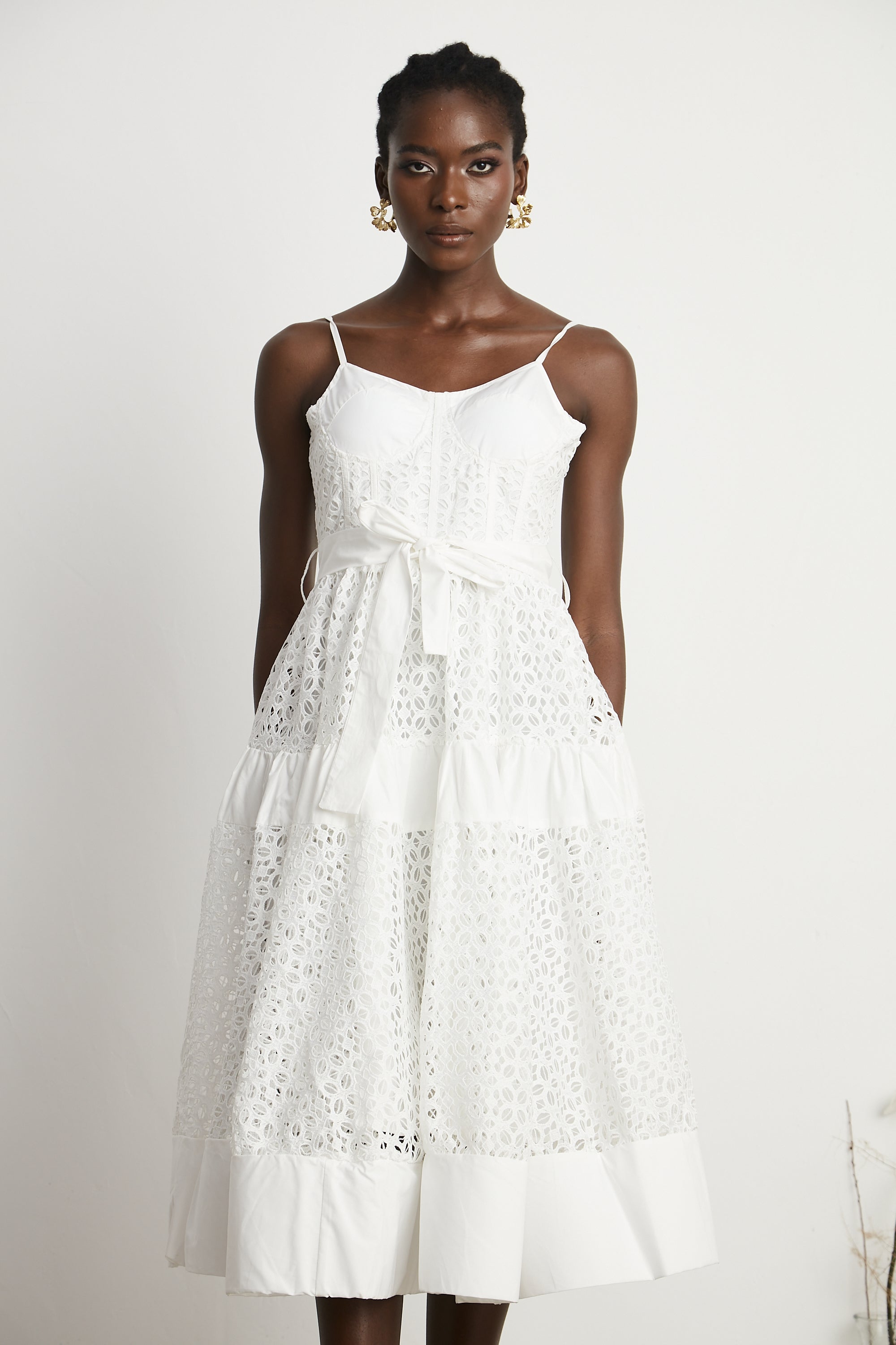 Robe midi en coton à découpes et ceinture Catriona (Vente définitive - États-Unis uniquement)