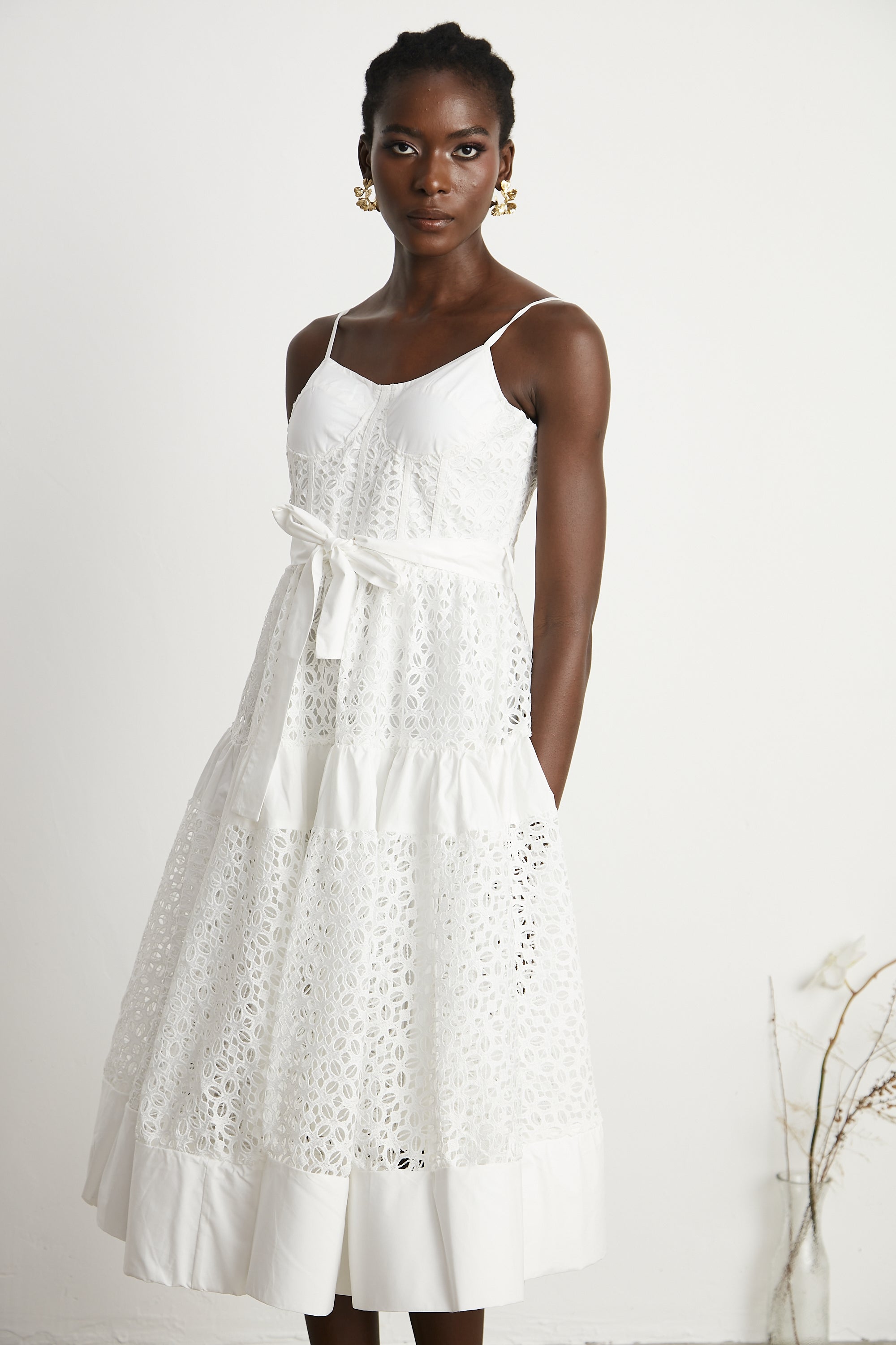 Robe midi en coton à découpes et ceinture Catriona (Vente définitive - États-Unis uniquement)