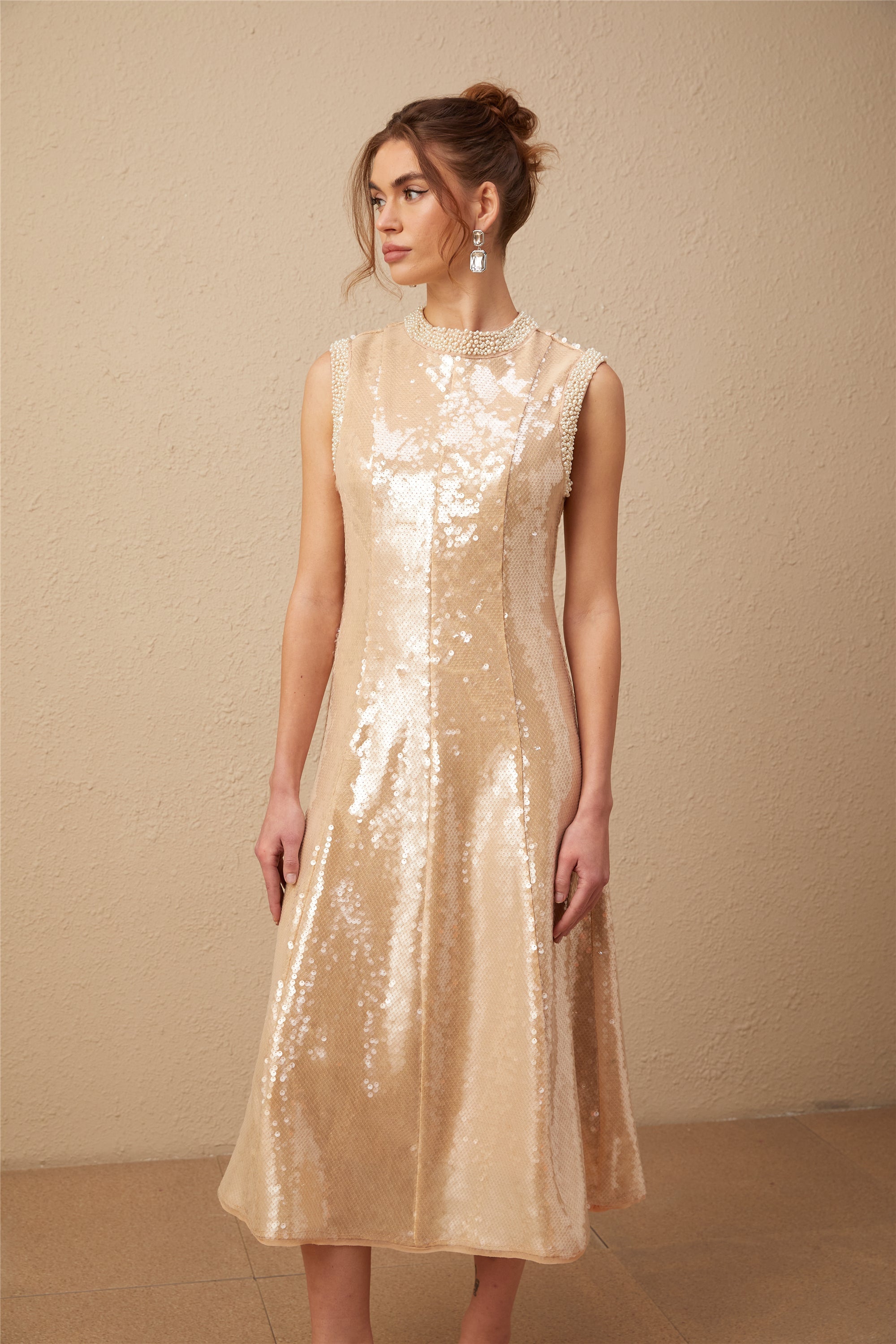 Robe mi-longue Ornella à paillettes et fausses perles (Vente définitive - États-Unis uniquement)
