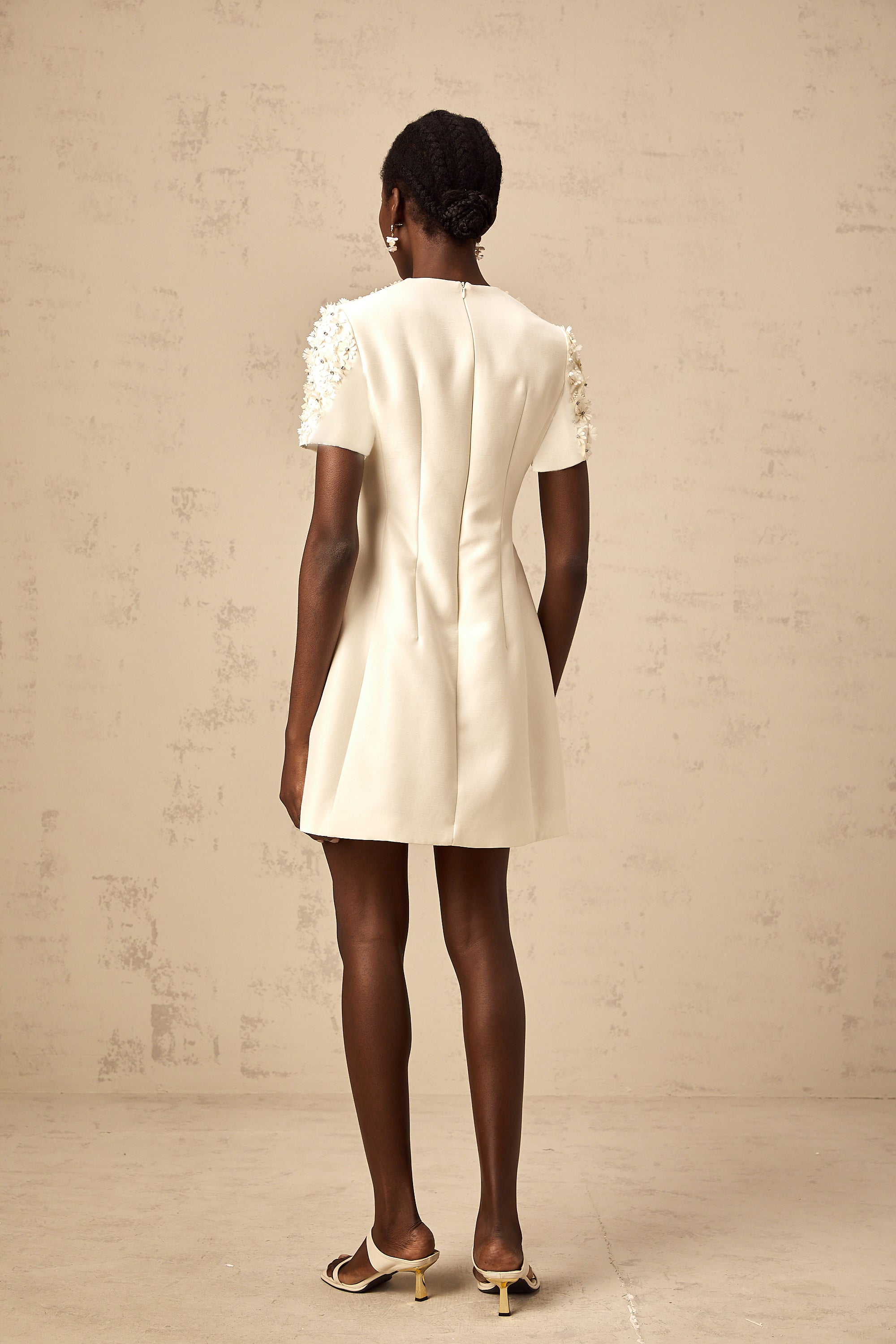 Mini-robe Adrienne à motifs floraux appliqués (Vente définitive - États-Unis uniquement)