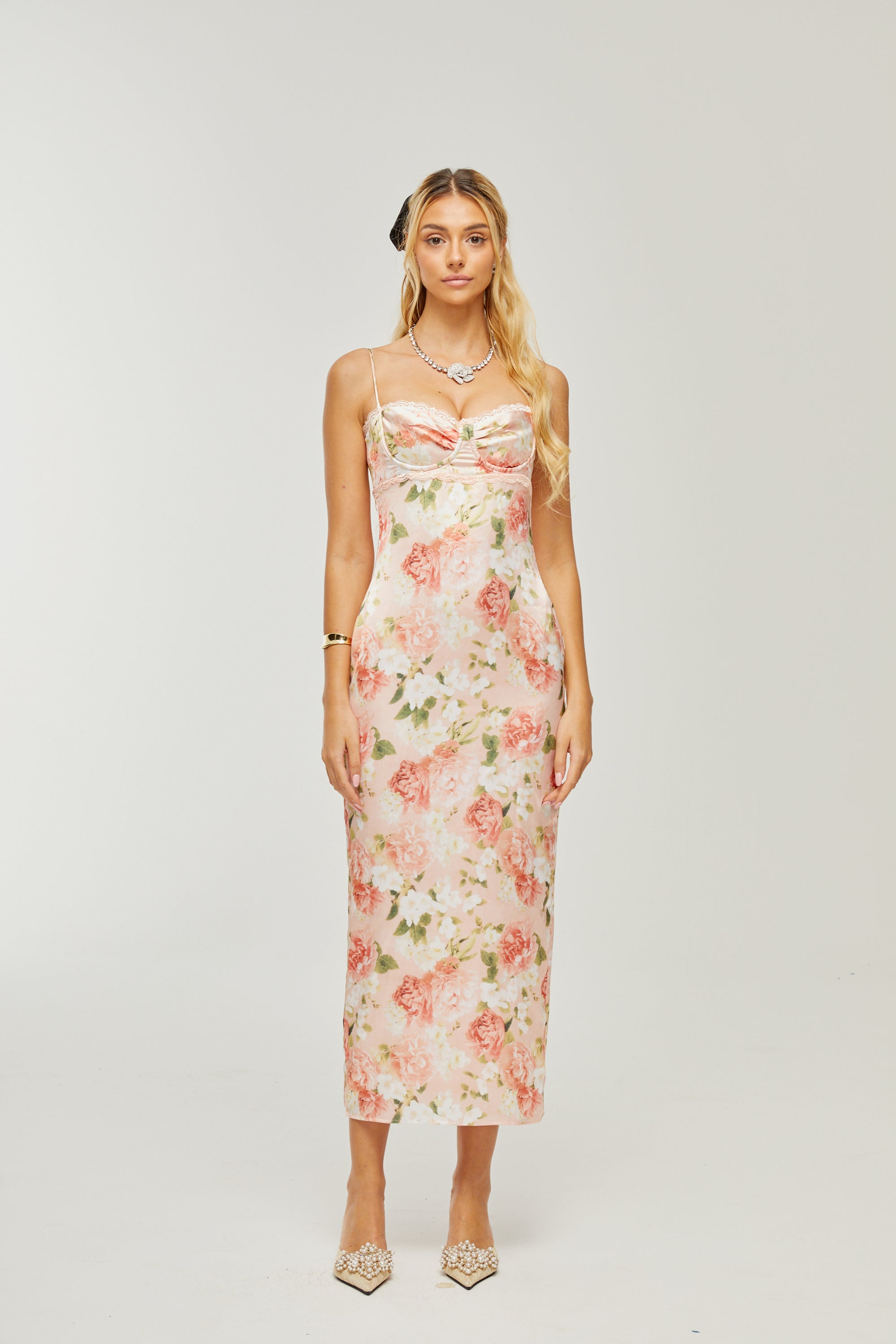 Robe longue en satin à imprimé floral rose Yvette (Vente définitive - États-Unis uniquement)