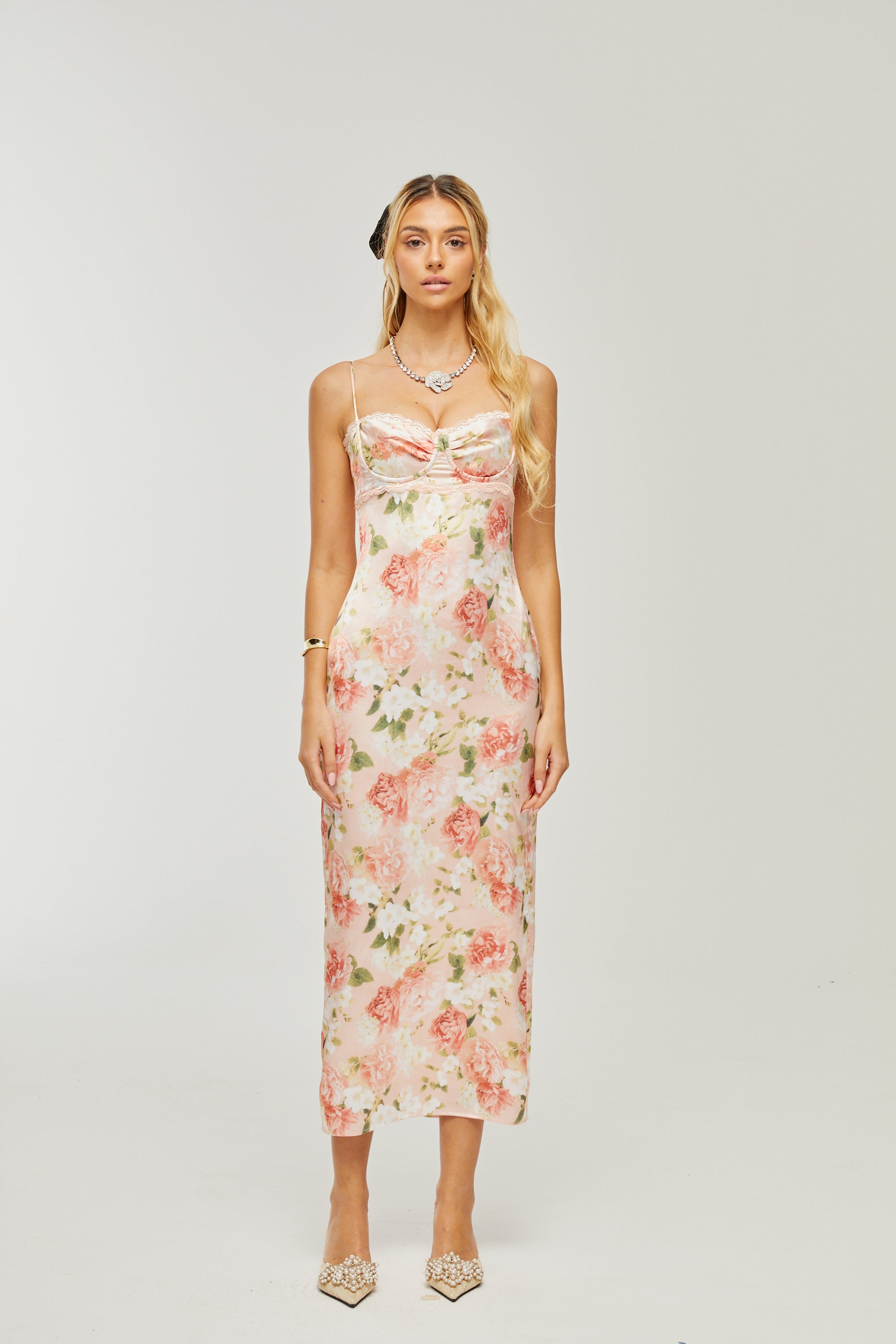 Robe longue en satin à imprimé floral rose Yvette (Vente définitive - États-Unis uniquement)