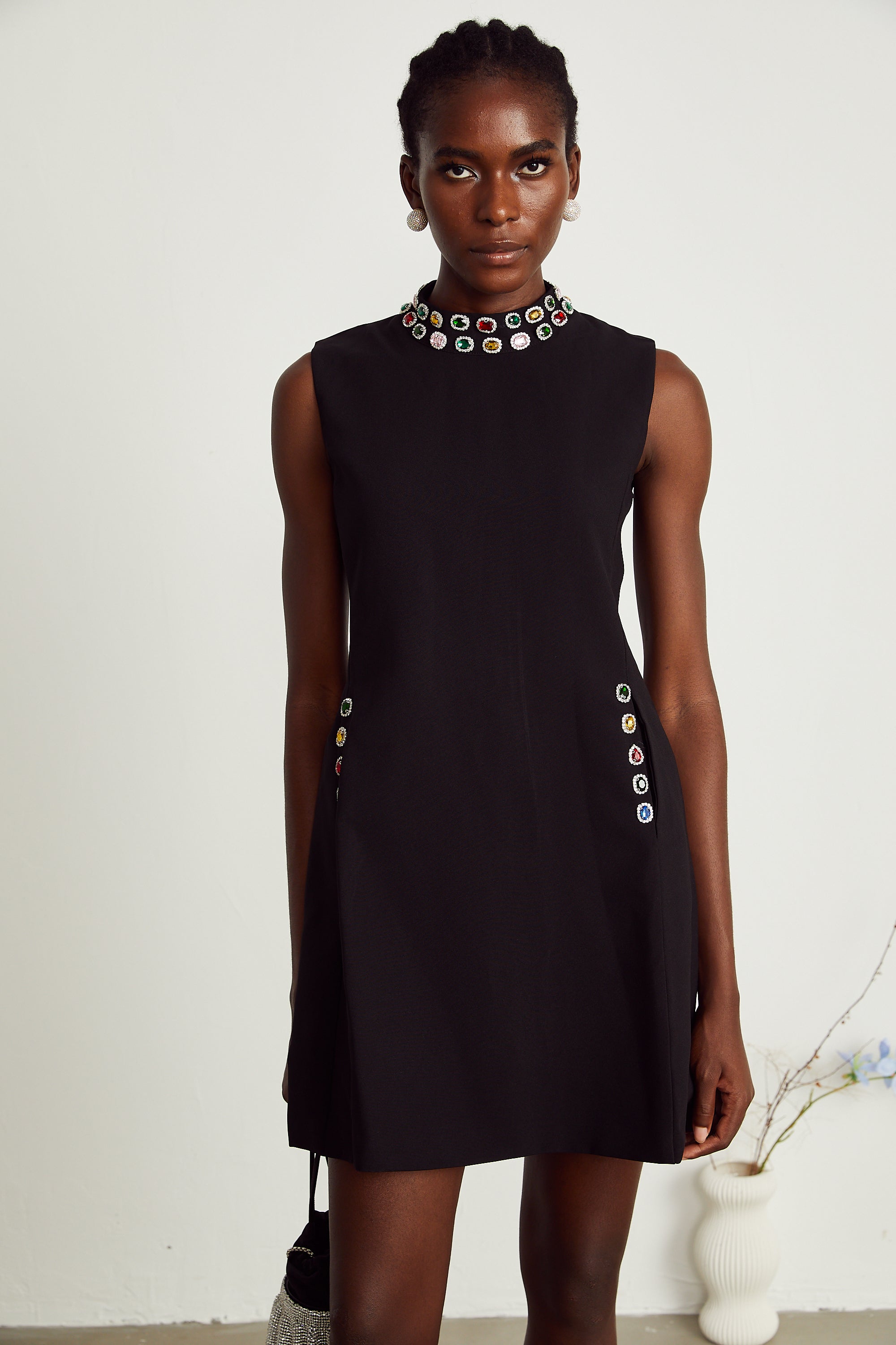 Mini-robe sans manches Xanthe ornée de cristaux (Vente définitive - États-Unis uniquement)