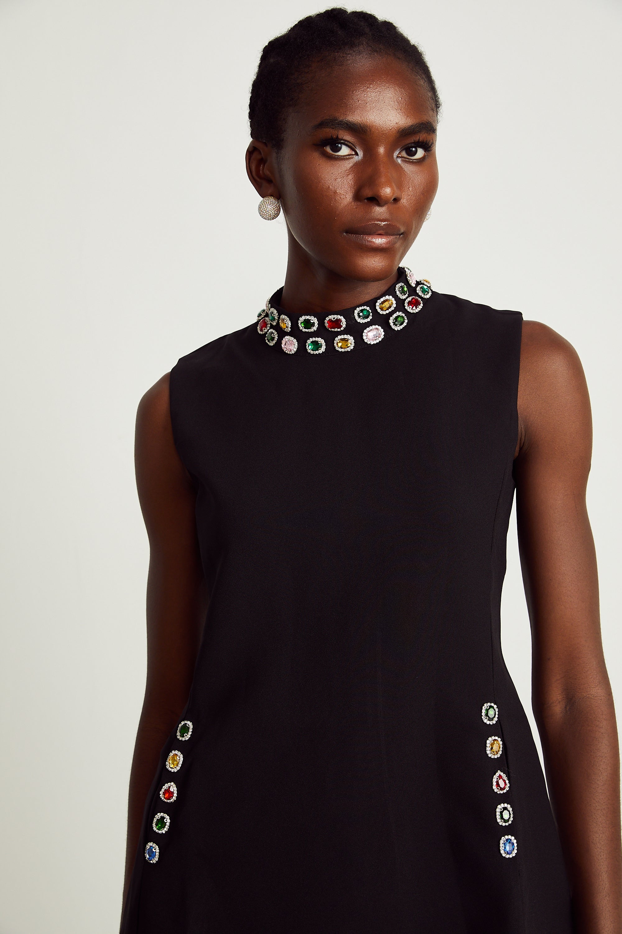 Mini-robe sans manches Xanthe ornée de cristaux (Vente définitive - États-Unis uniquement)