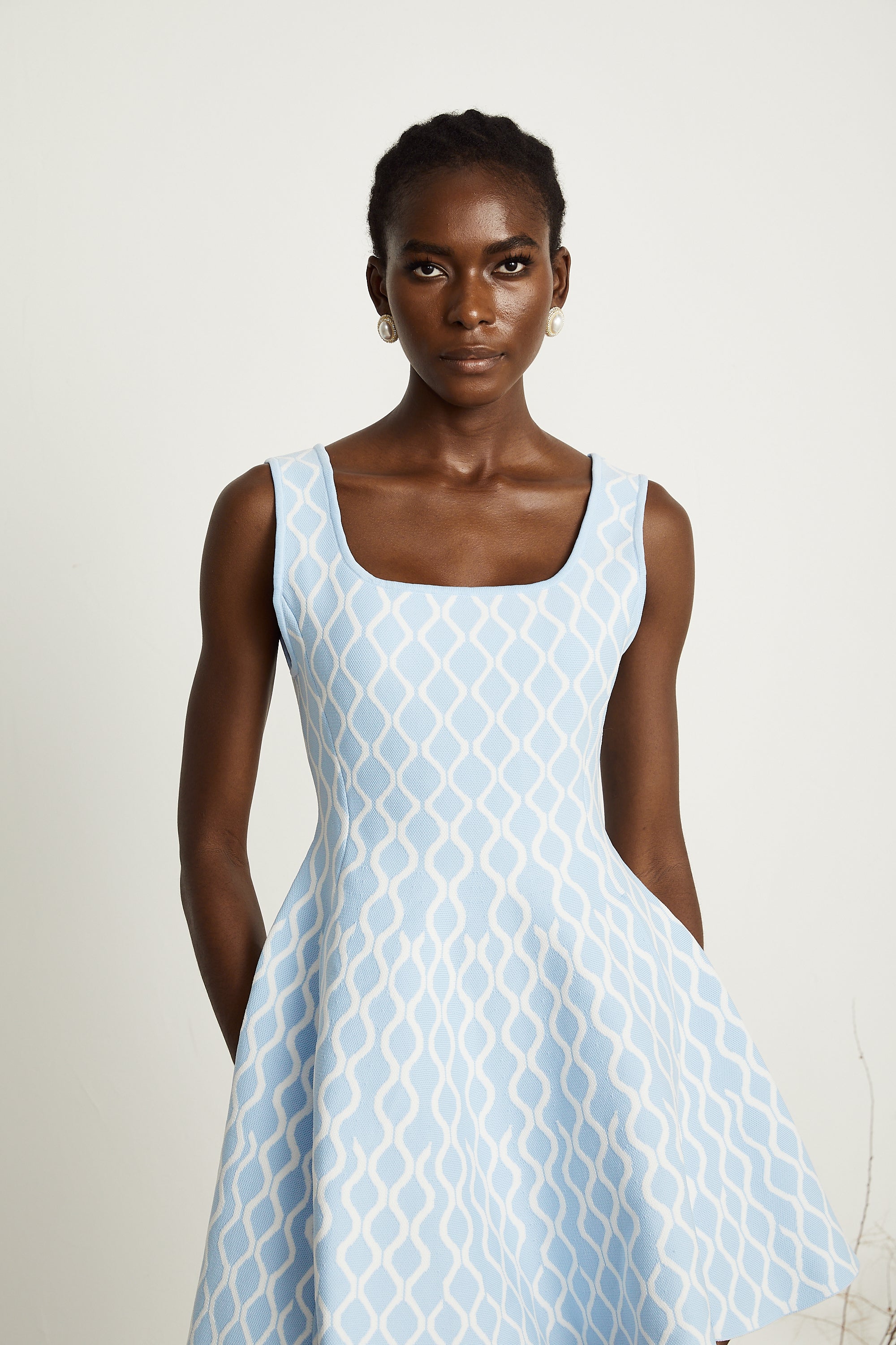 Mini-robe sans manches à motif jacquard Hélène
