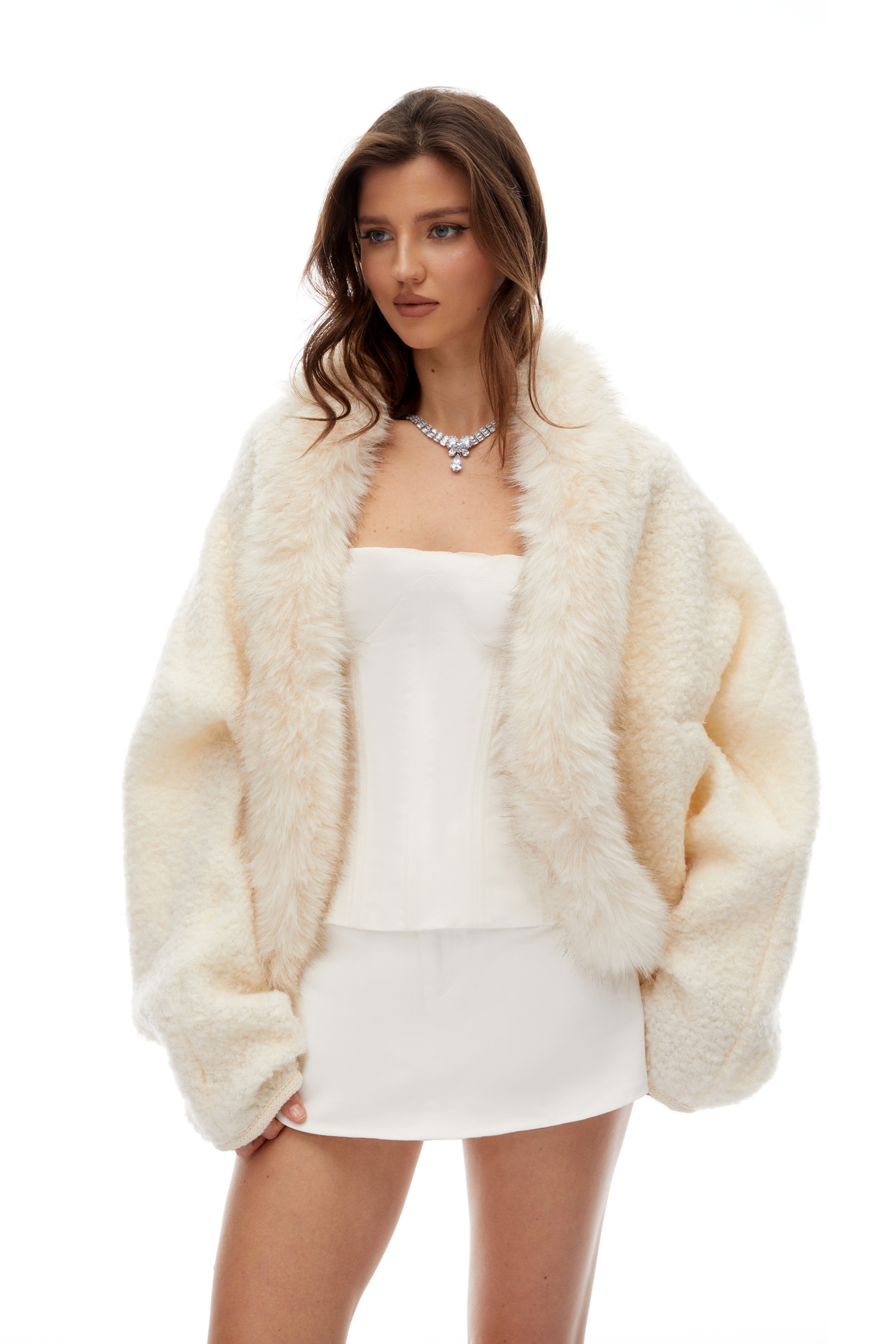 Veste courte en fausse fourrure