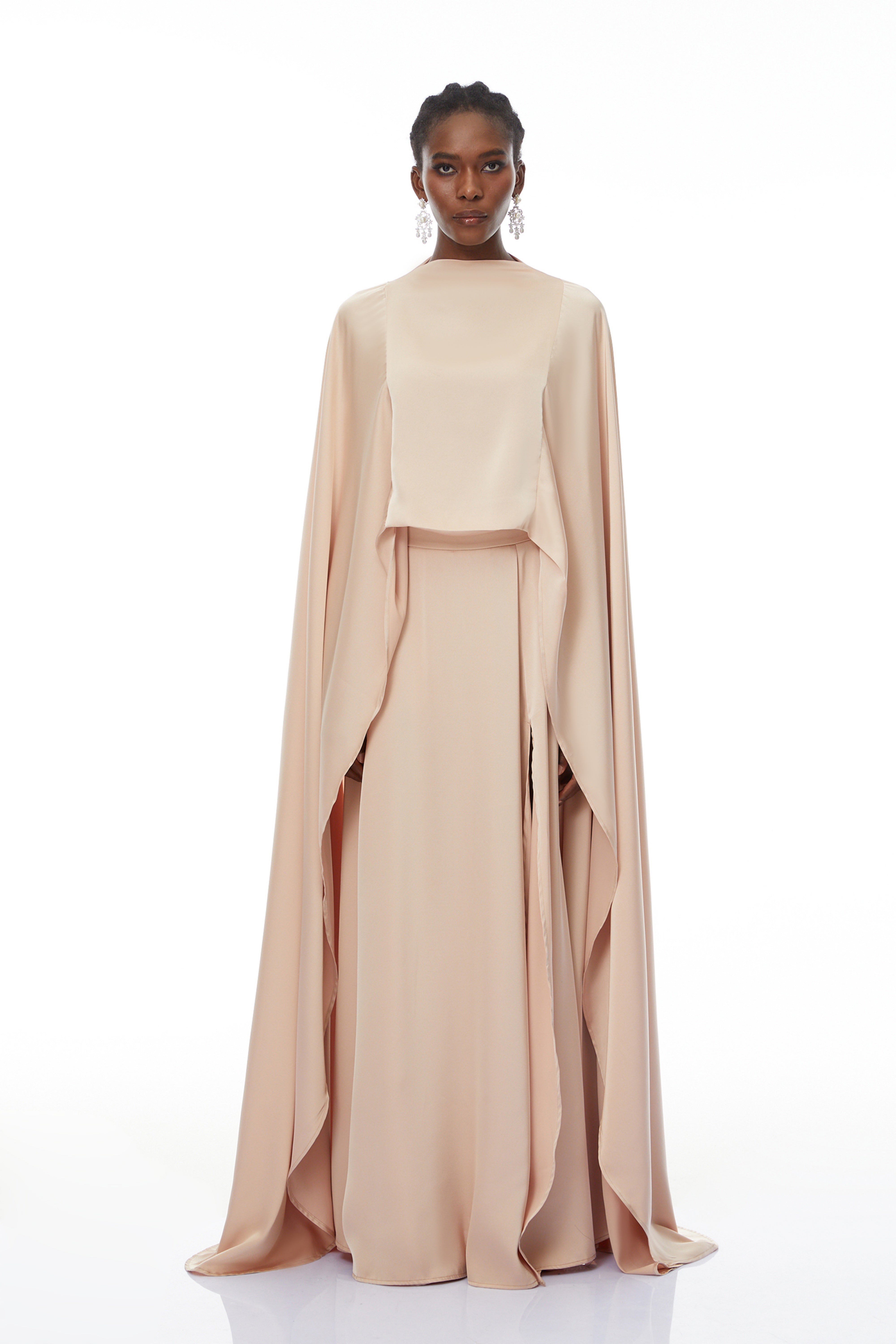 Robe longue évasée avec cape