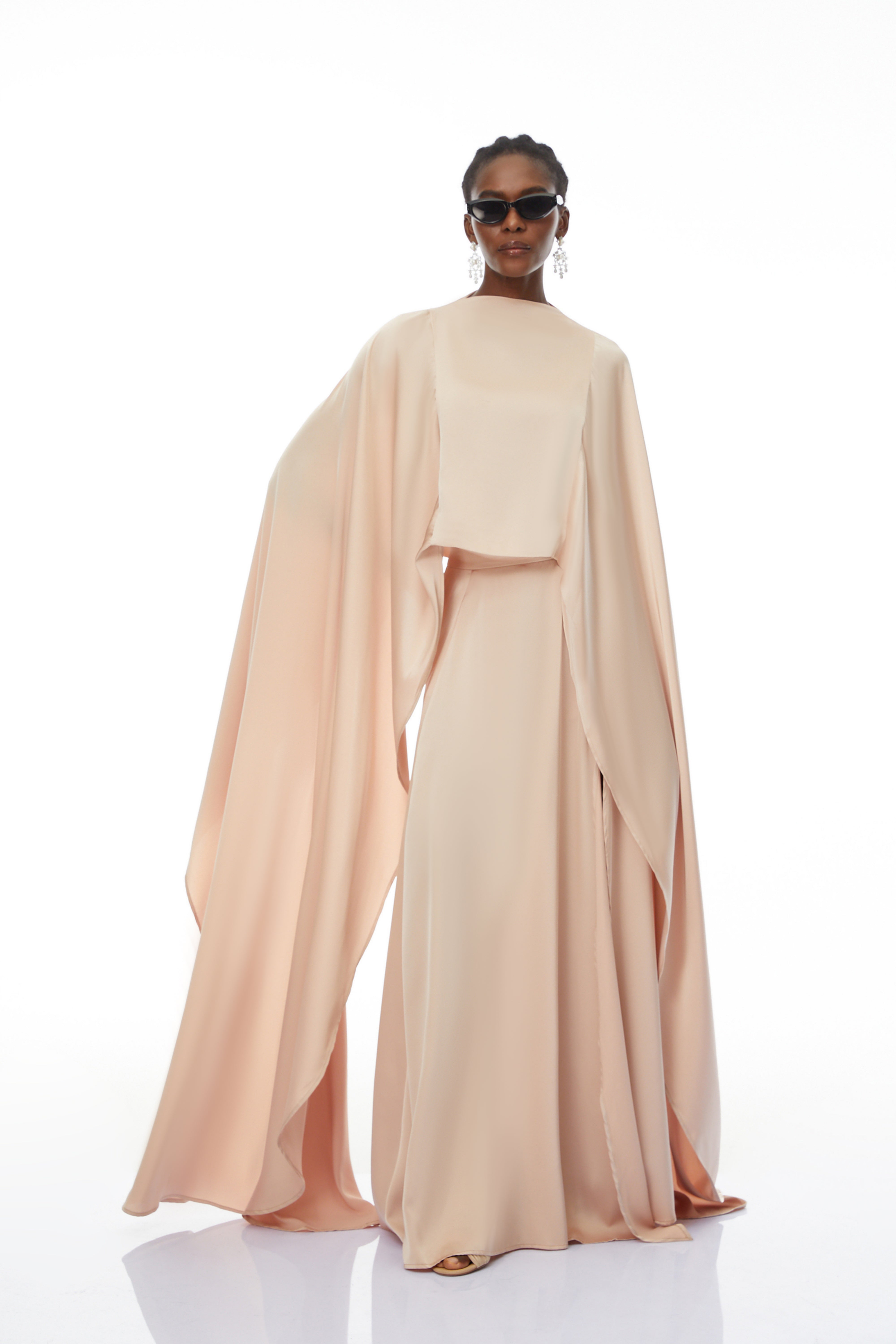 Robe longue évasée avec cape