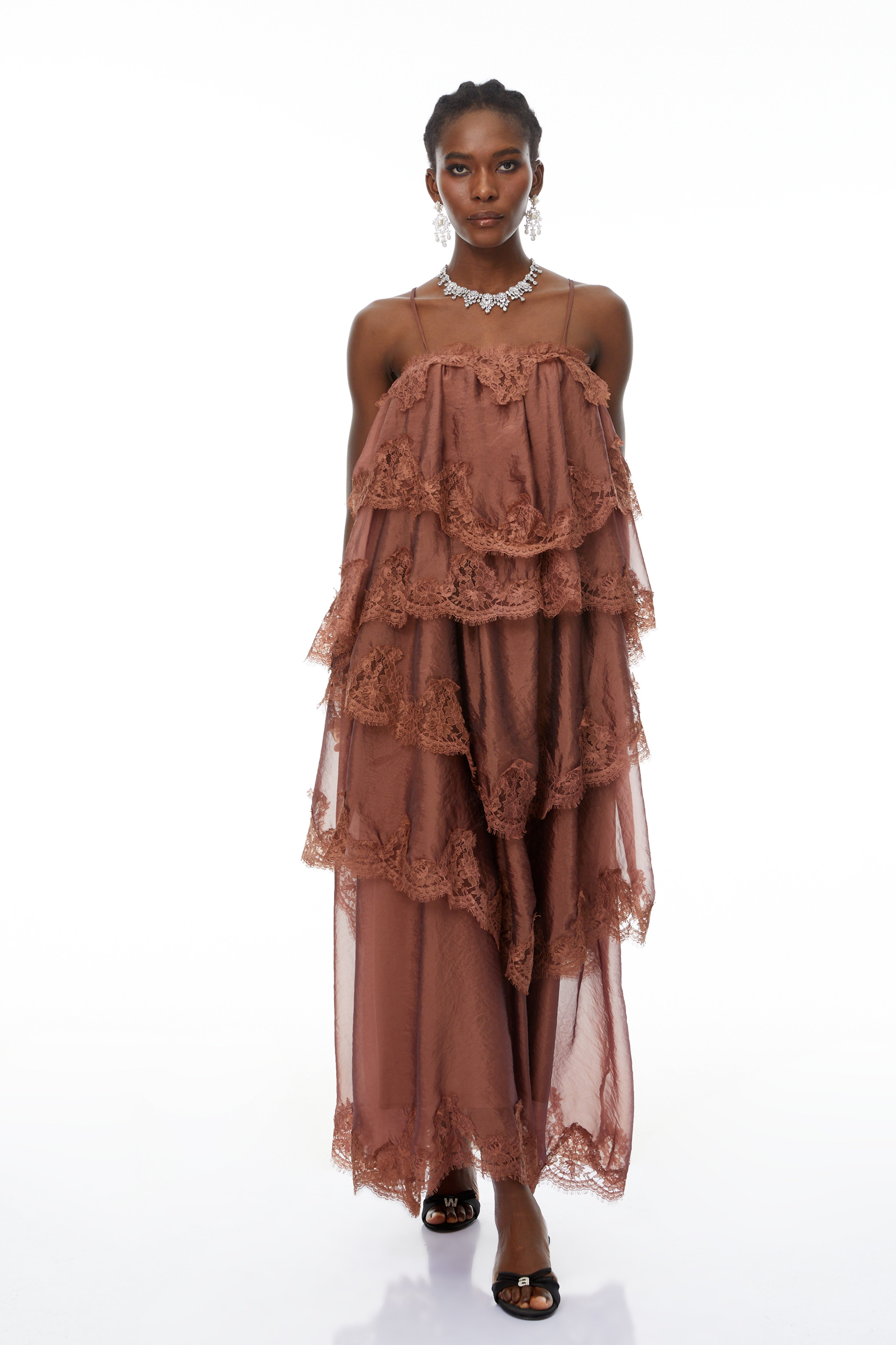 Robe longue à volants et bordure en dentelle Sloane Brown