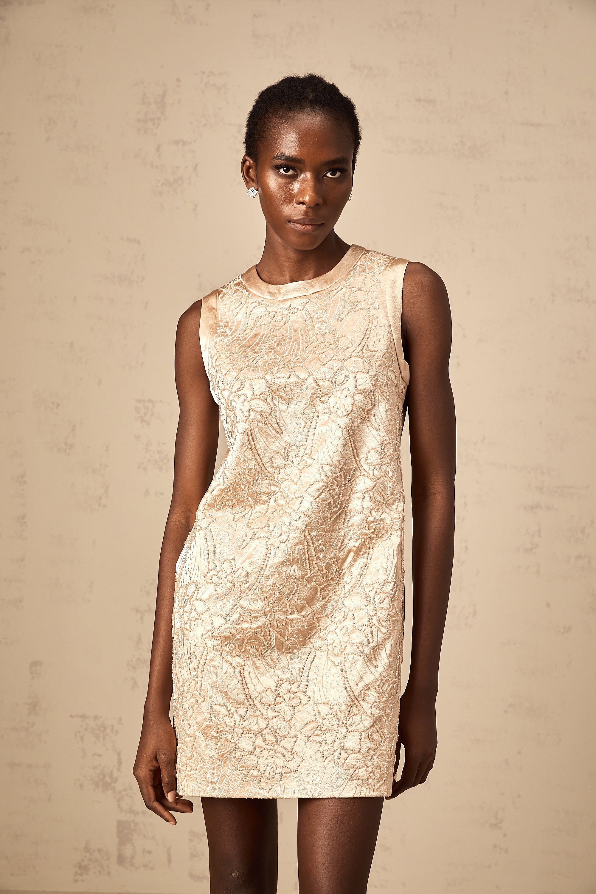 Mini-robe Isabelle brodée et ornée de perles (Vente définitive)