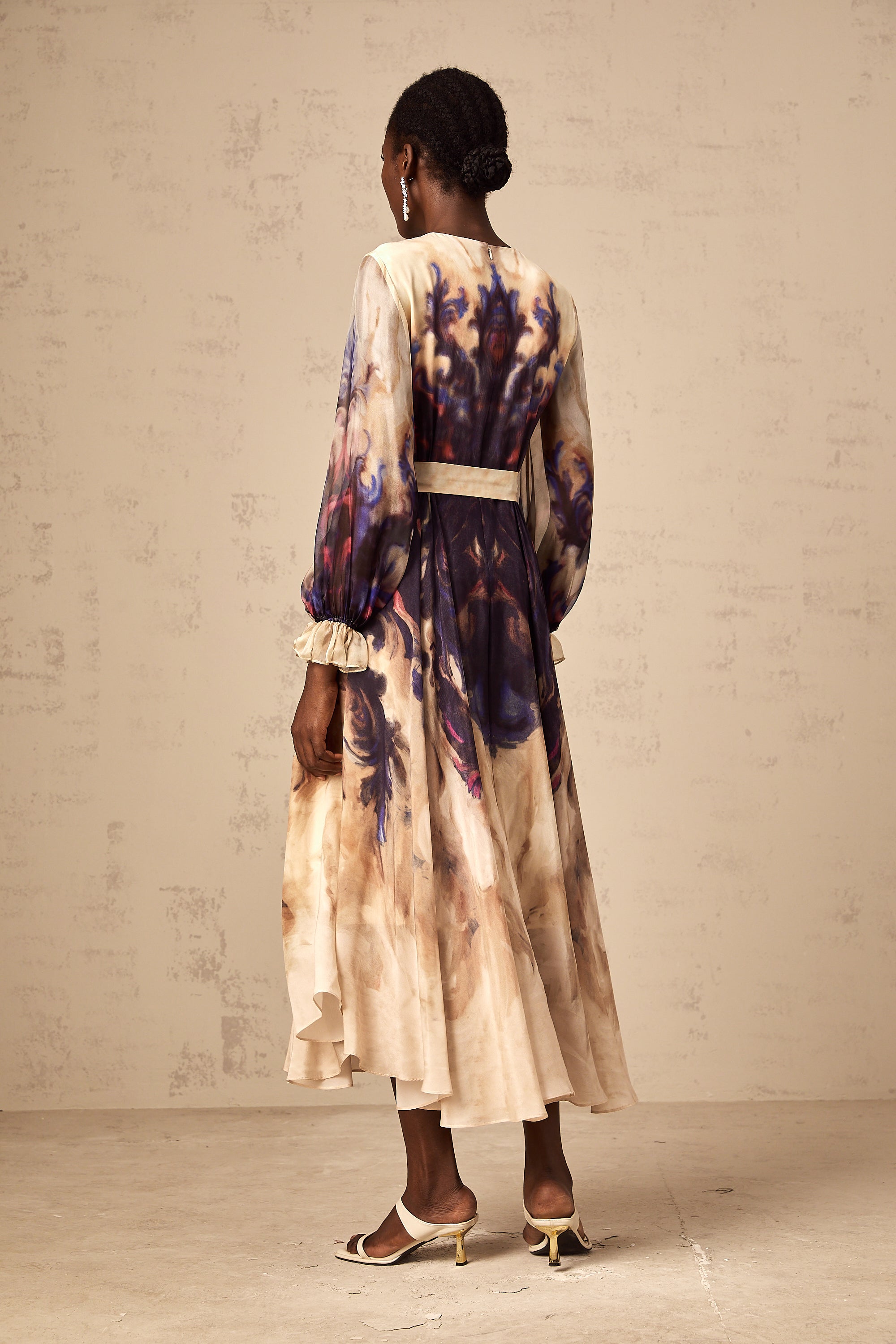 Robe midi en soie à imprimé graffiti estompé « Urbaine » (Vente définitive)
