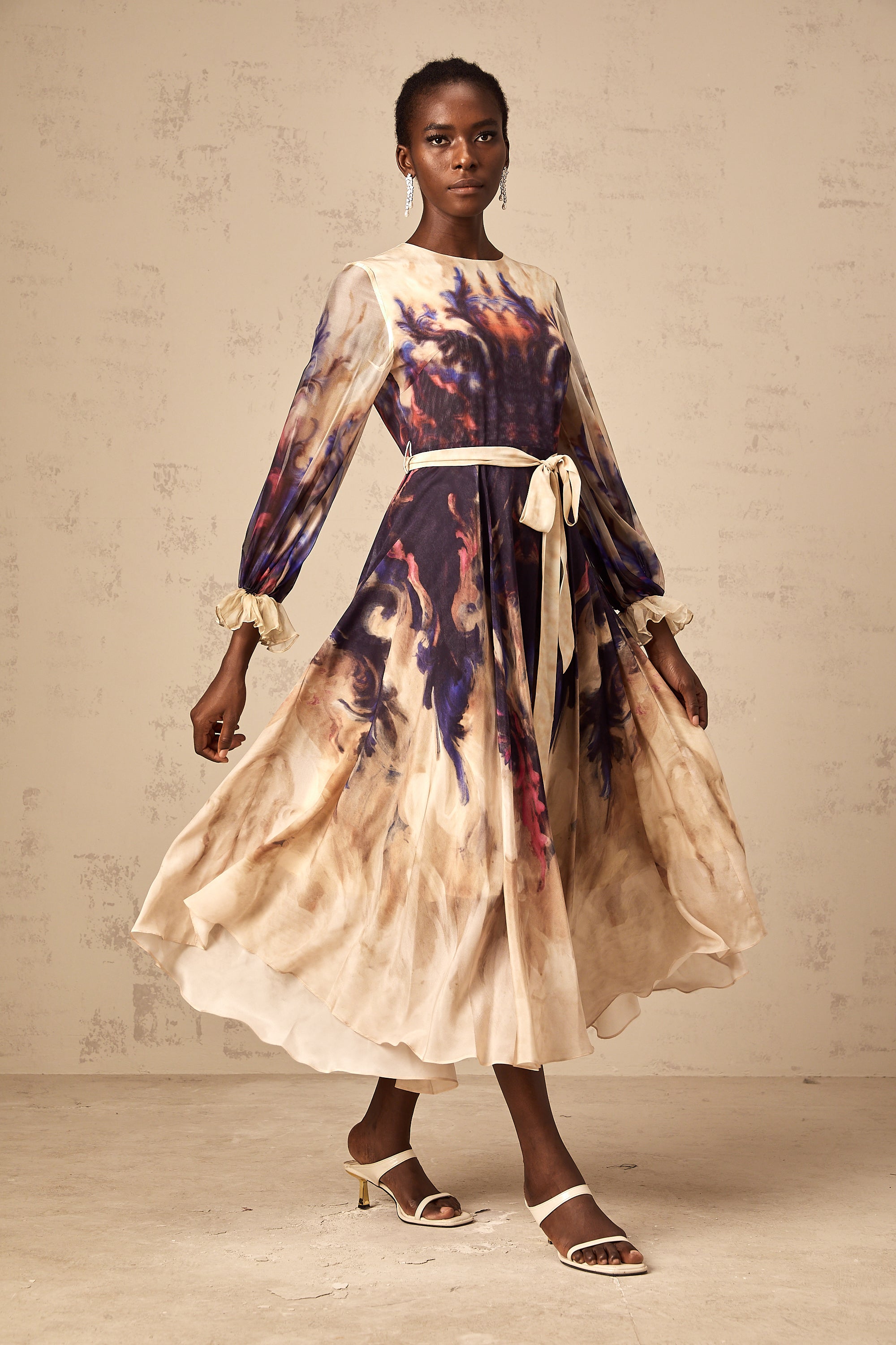 Robe midi en soie à imprimé graffiti estompé « Urbaine » (Vente définitive)