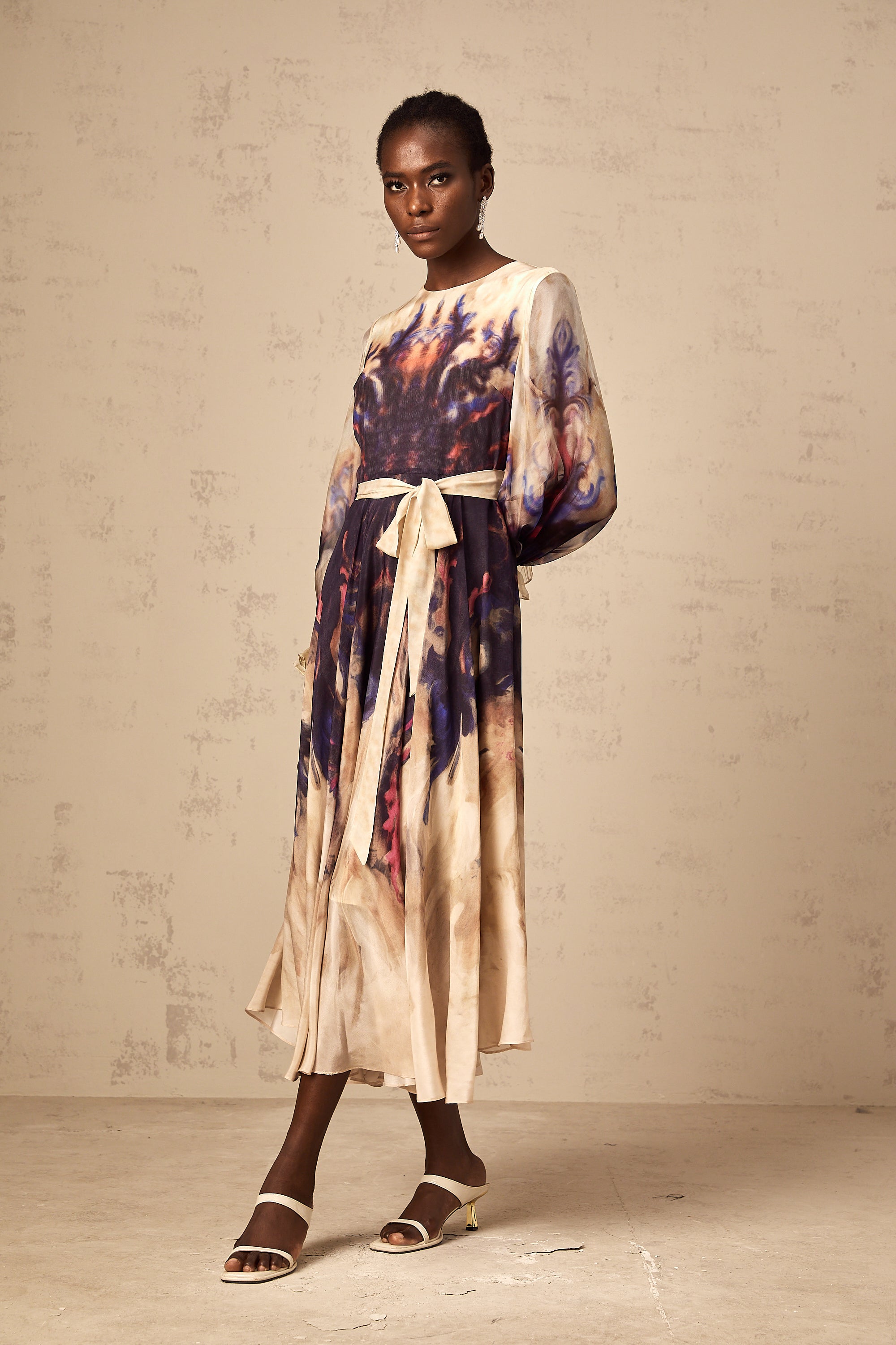 Robe midi en soie à imprimé graffiti estompé « Urbaine » (Vente définitive)