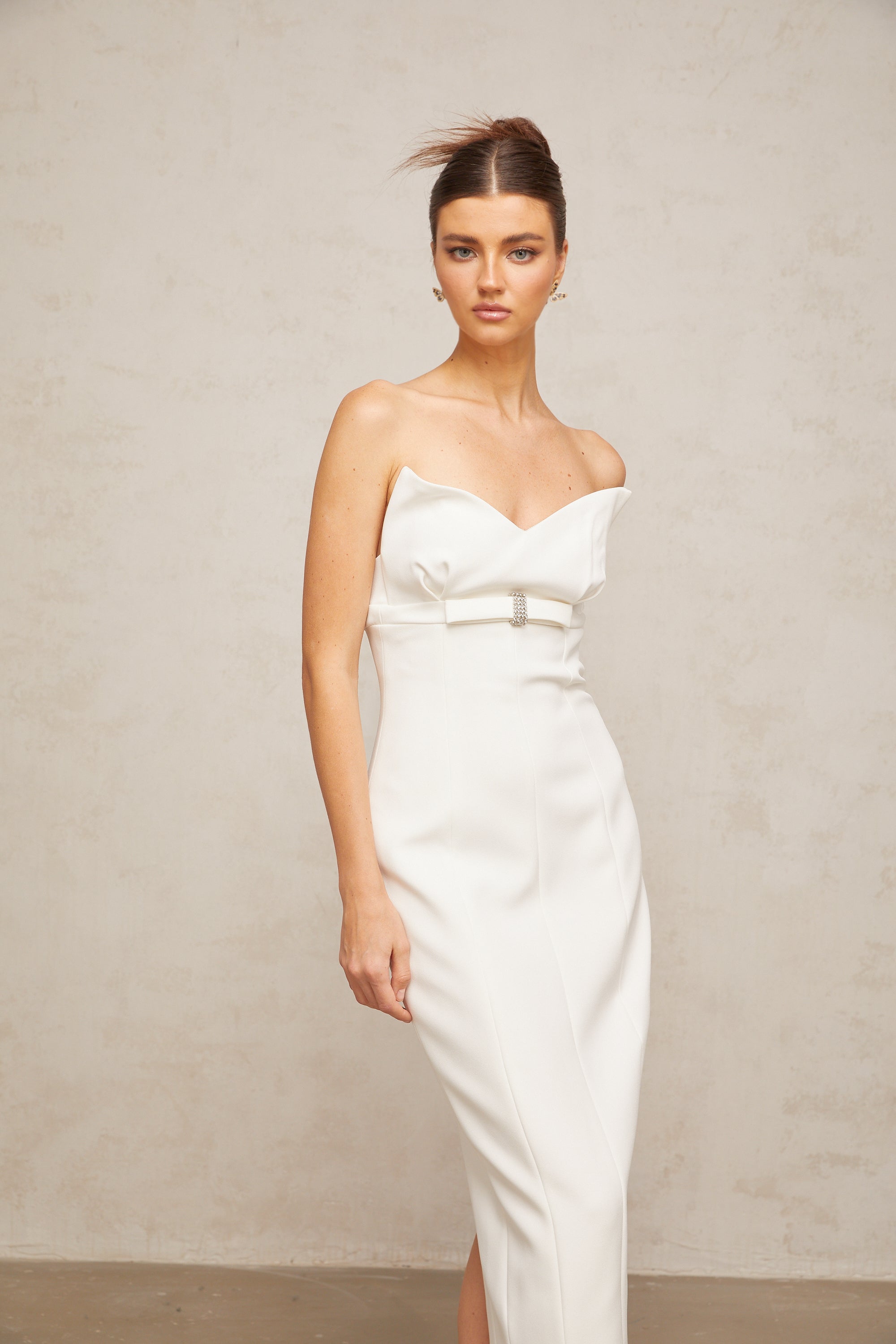 Robe mi-longue blanche Isaline à nœud (Vente définitive - États-Unis uniquement)