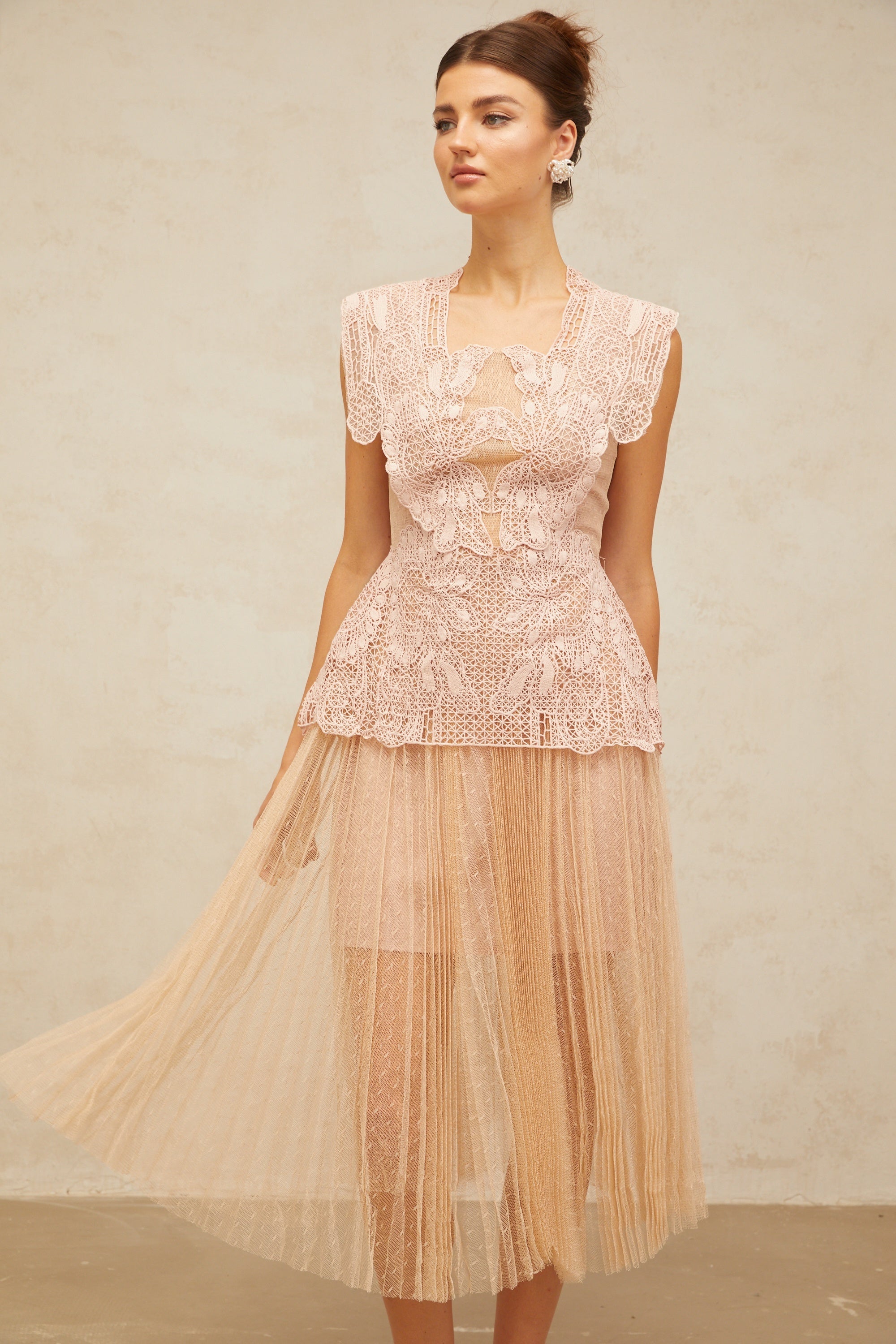 Céleste floral-lace-panelling tulle midi dress in Pink
