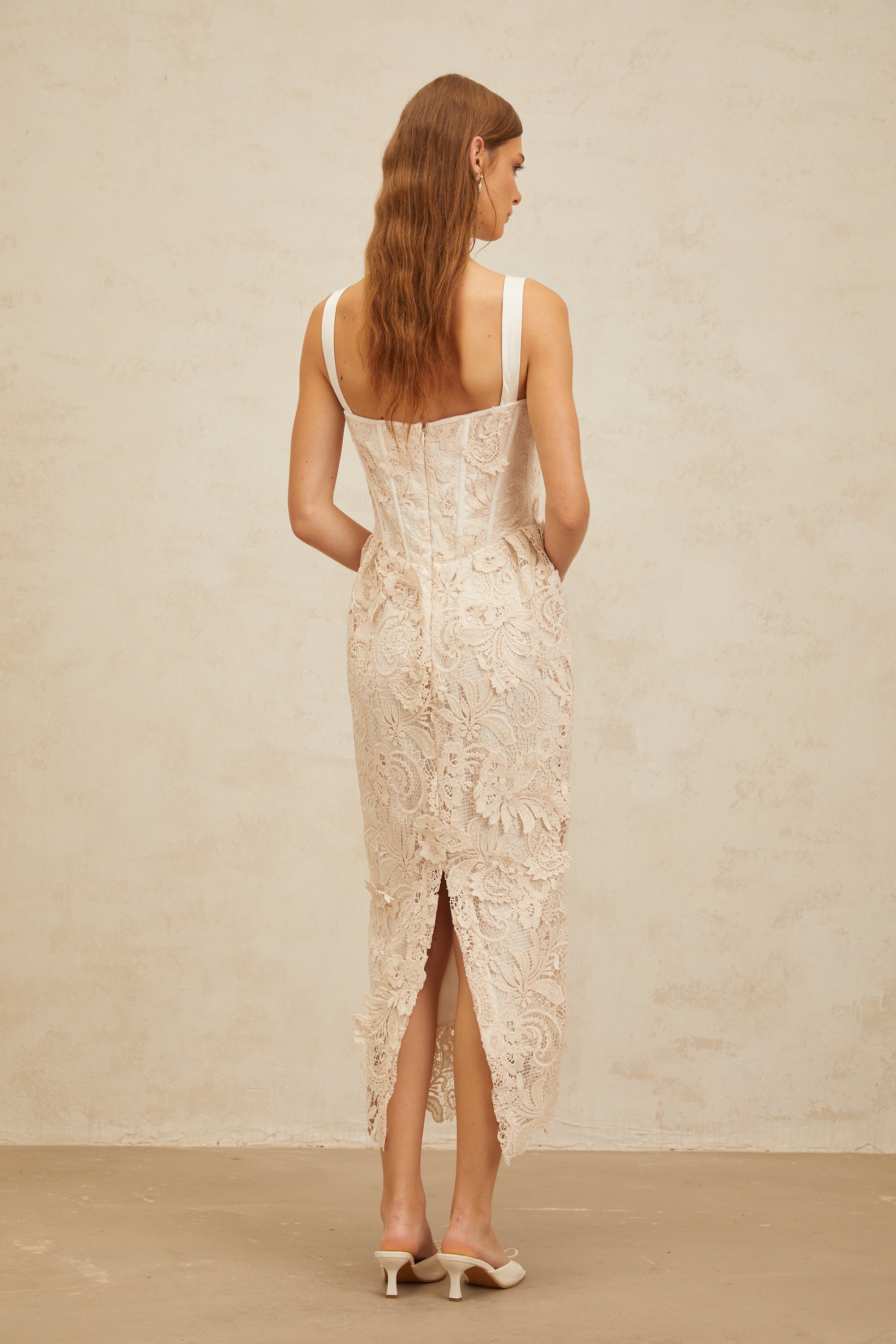 Robe midi corset en dentelle à lacets « Irène Neutral » (Vente définitive)