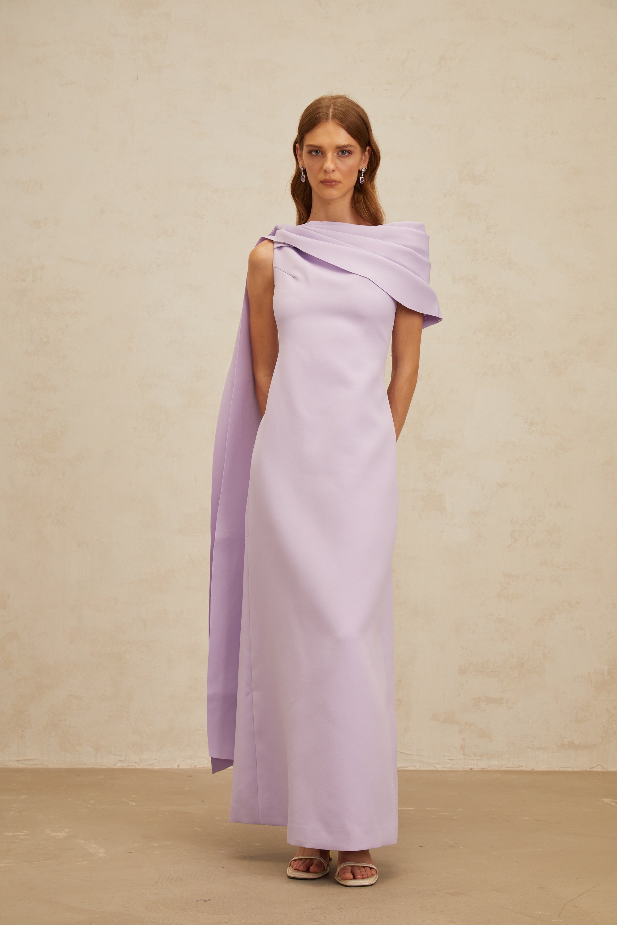 Robe longue à rubans Annabelle, modèle Cape, couleur violet (Vente définitive - États-Unis uniquement)