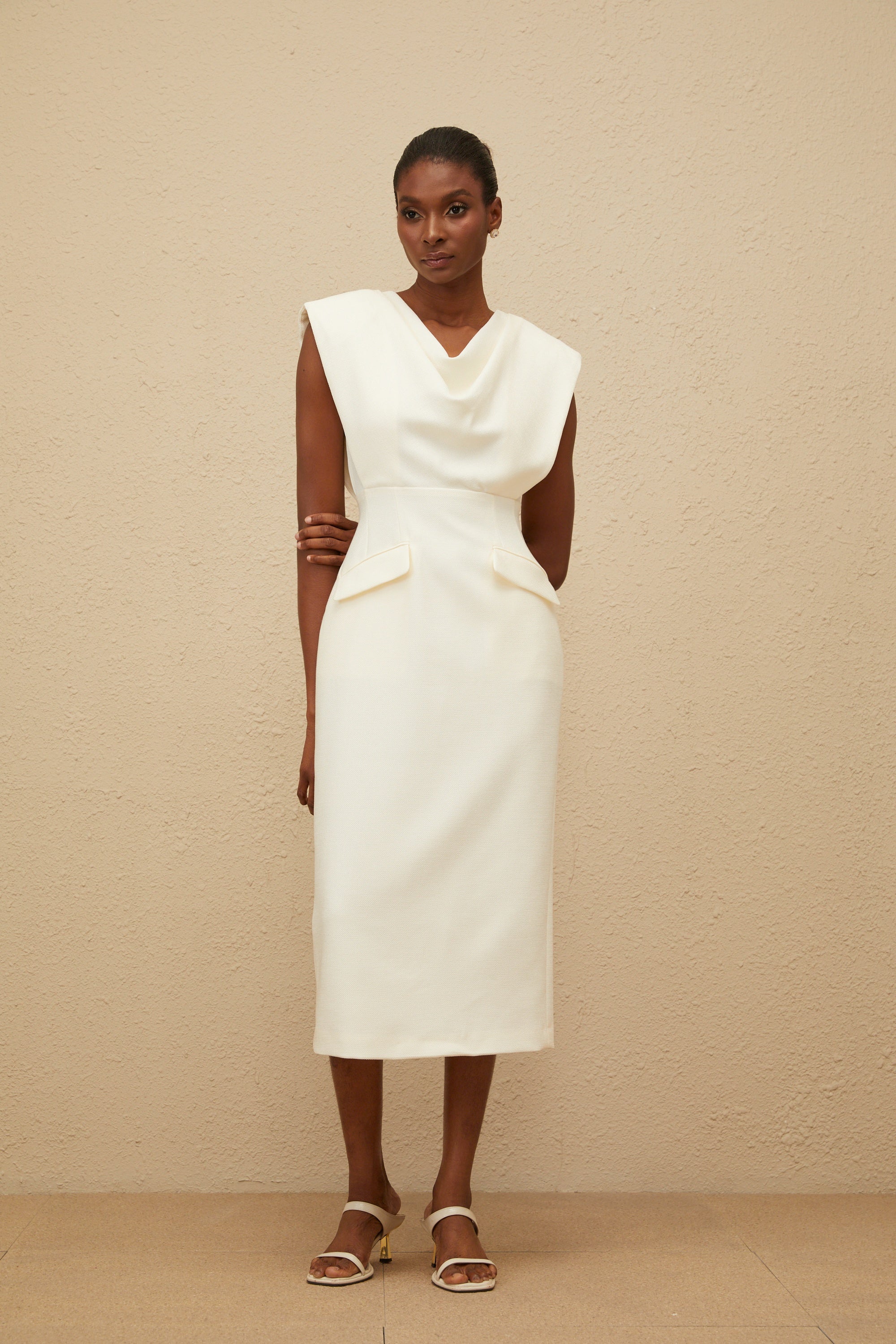 Robe midi crayon à col bénitier Ondine blanche (Vente définitive - États-Unis uniquement)