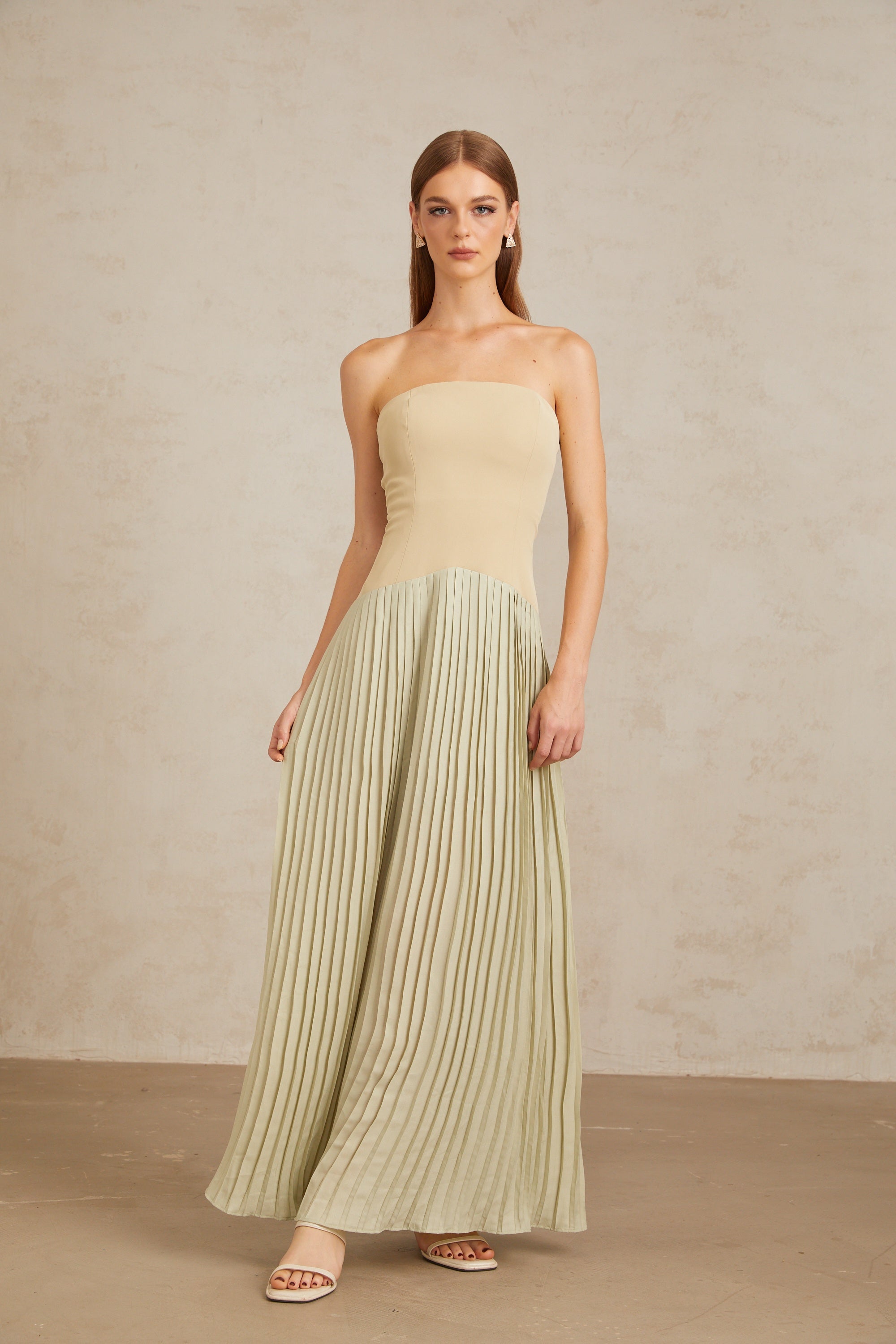 Robe longue plissée Mirja Green (Vente définitive - États-Unis uniquement)
