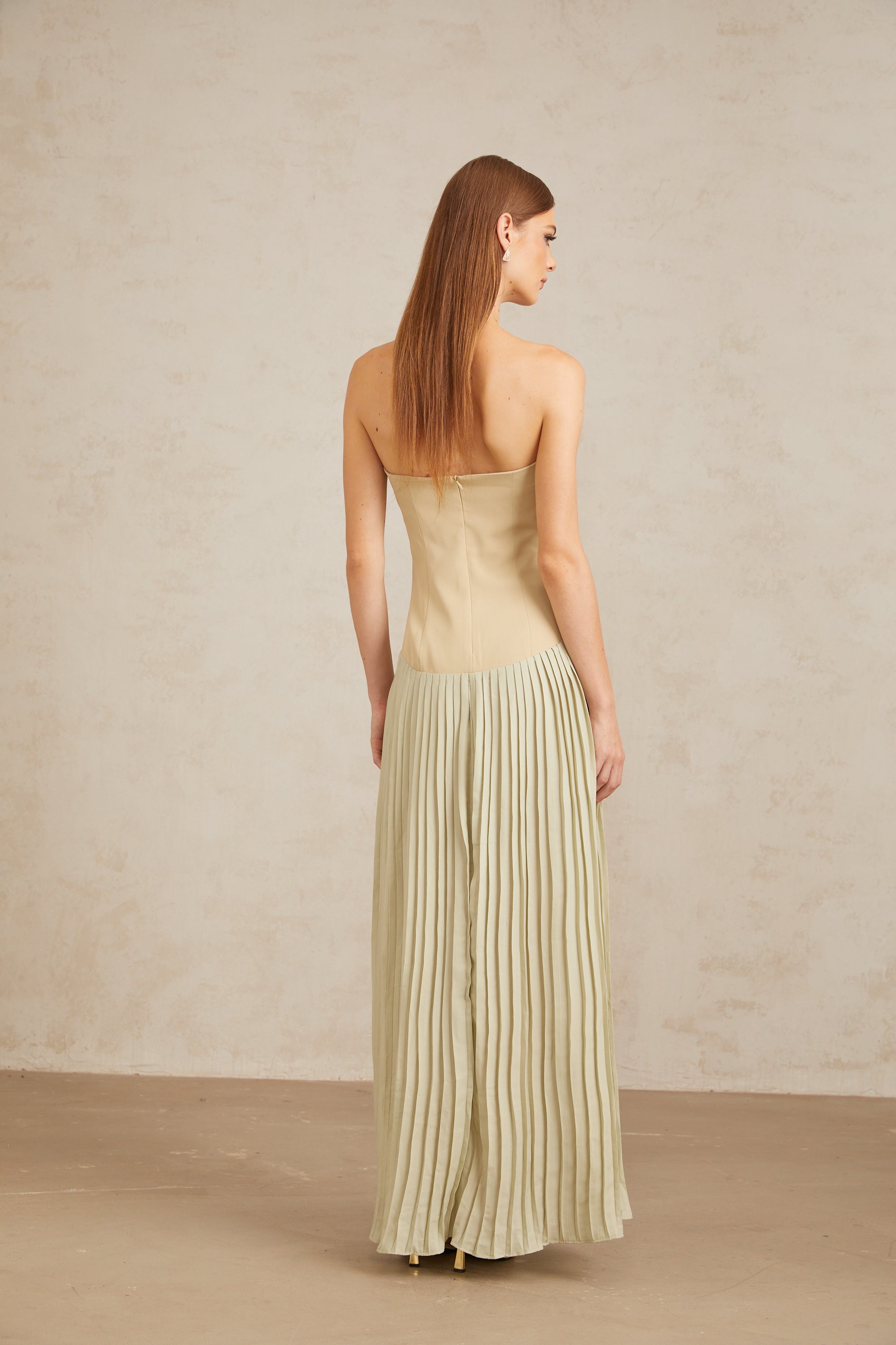 Robe longue plissée Mirja Green (Vente définitive - États-Unis uniquement)