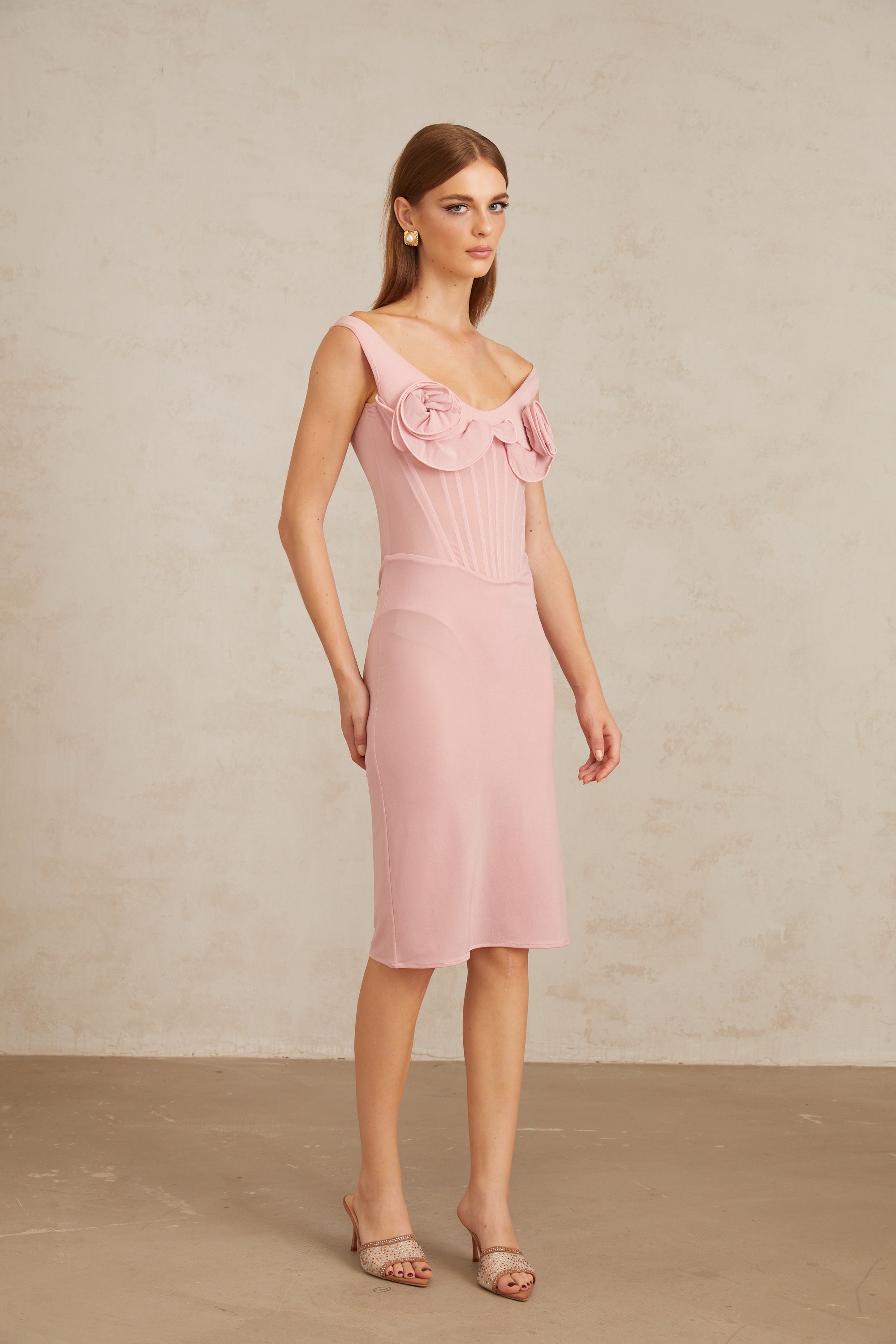 Robe midi ajustée à pétales 3D Aada Pink (Vente définitive)