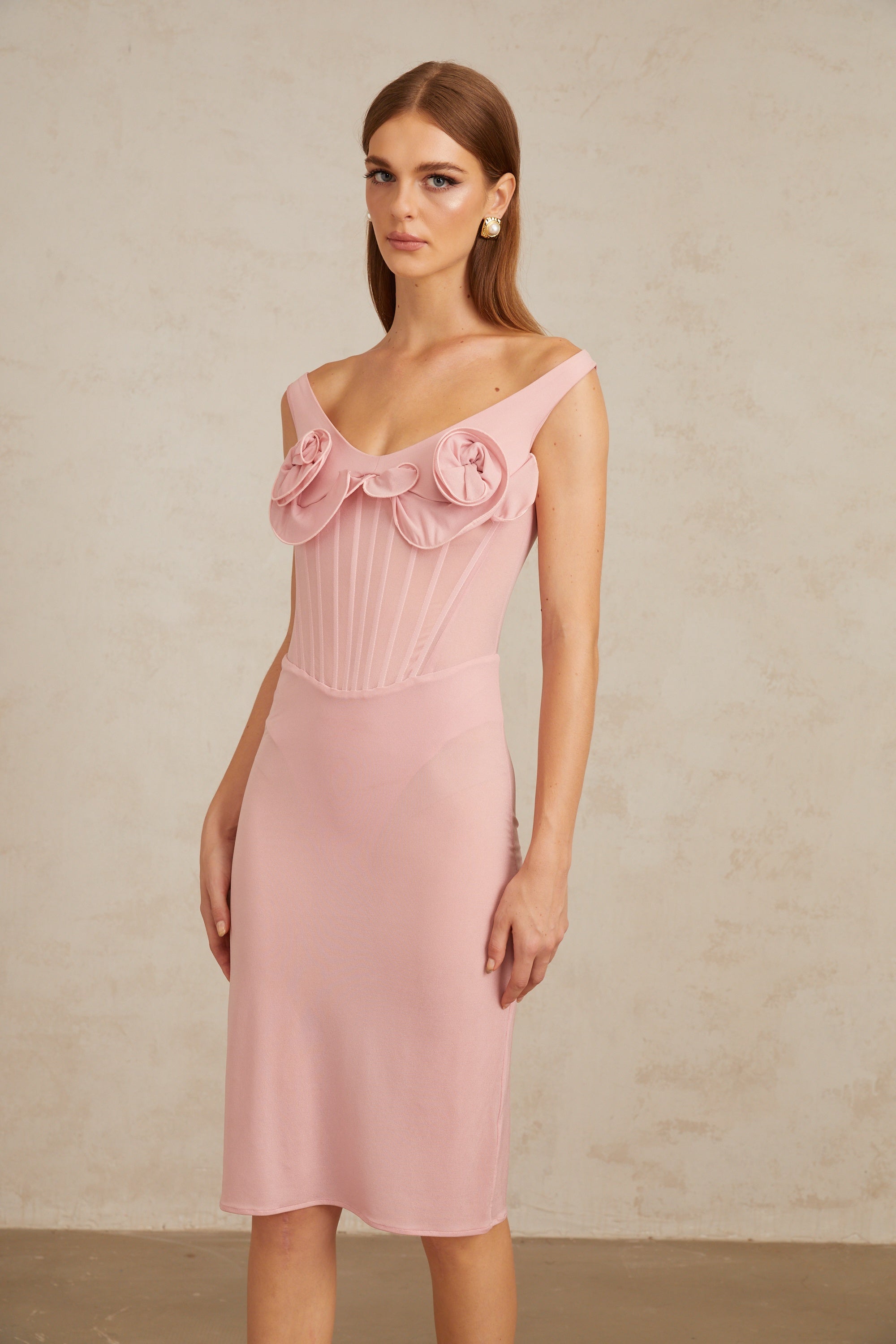 Robe midi ajustée à pétales 3D Aada Pink (Vente définitive)