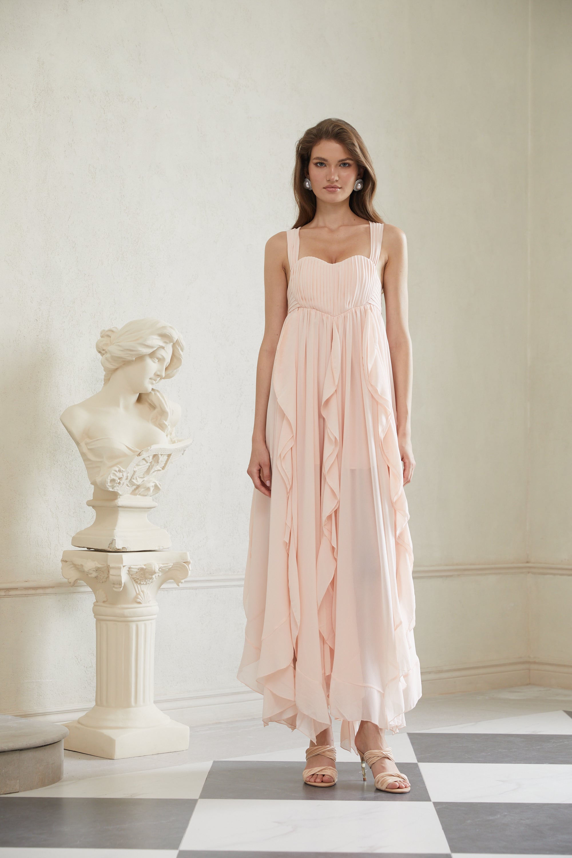 Robe longue en mousseline à volants rose Eos