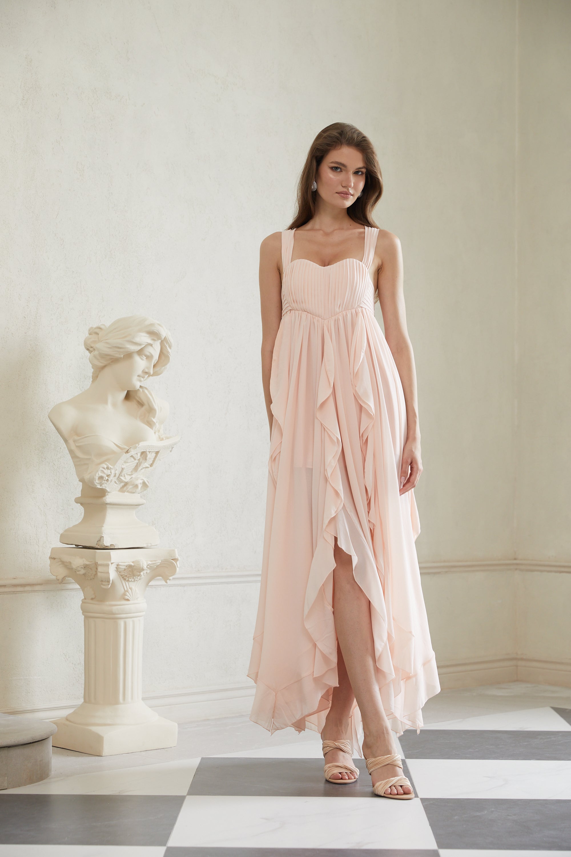Robe longue en mousseline à volants rose Eos