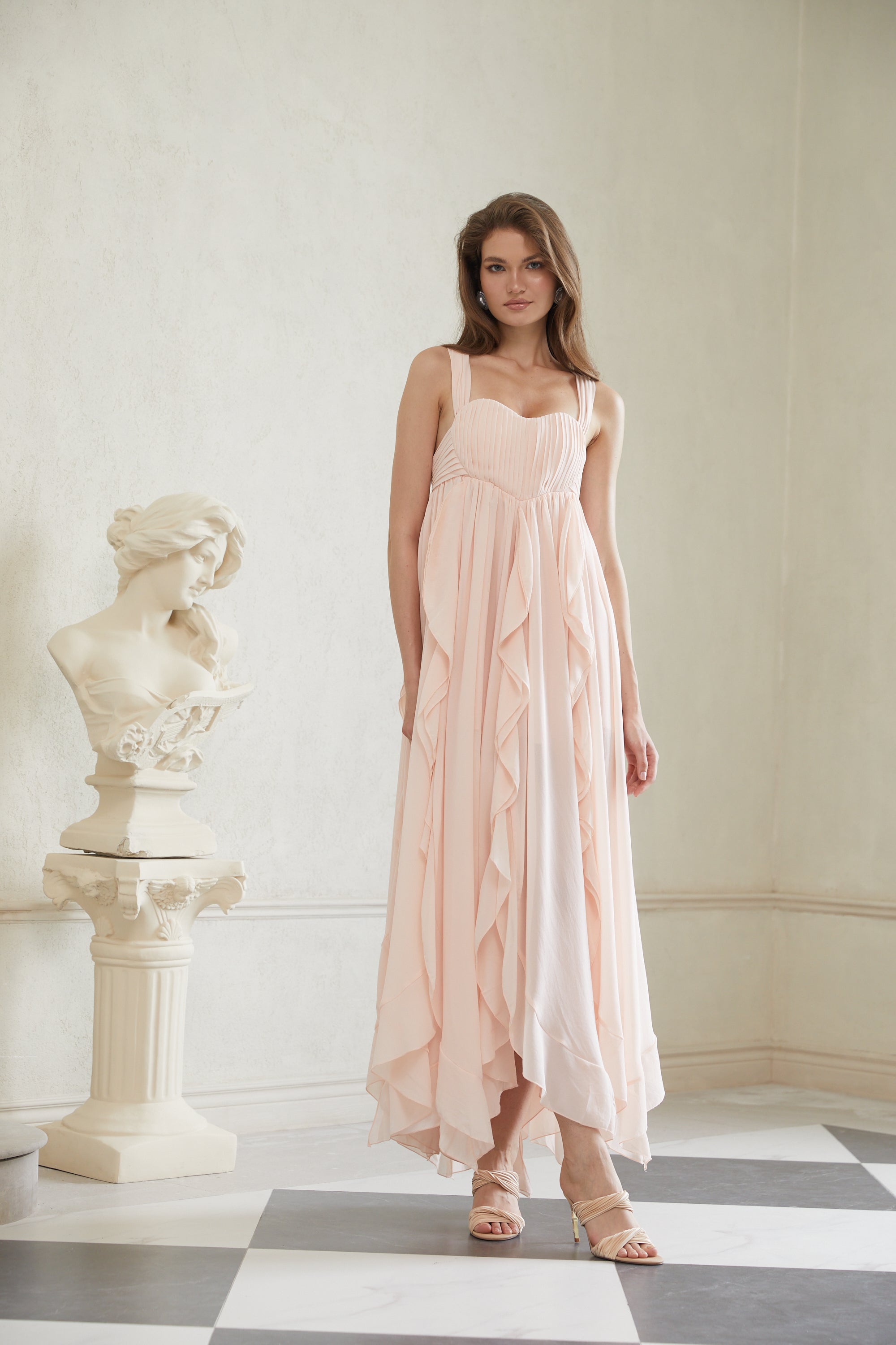 Robe longue en mousseline à volants rose Eos