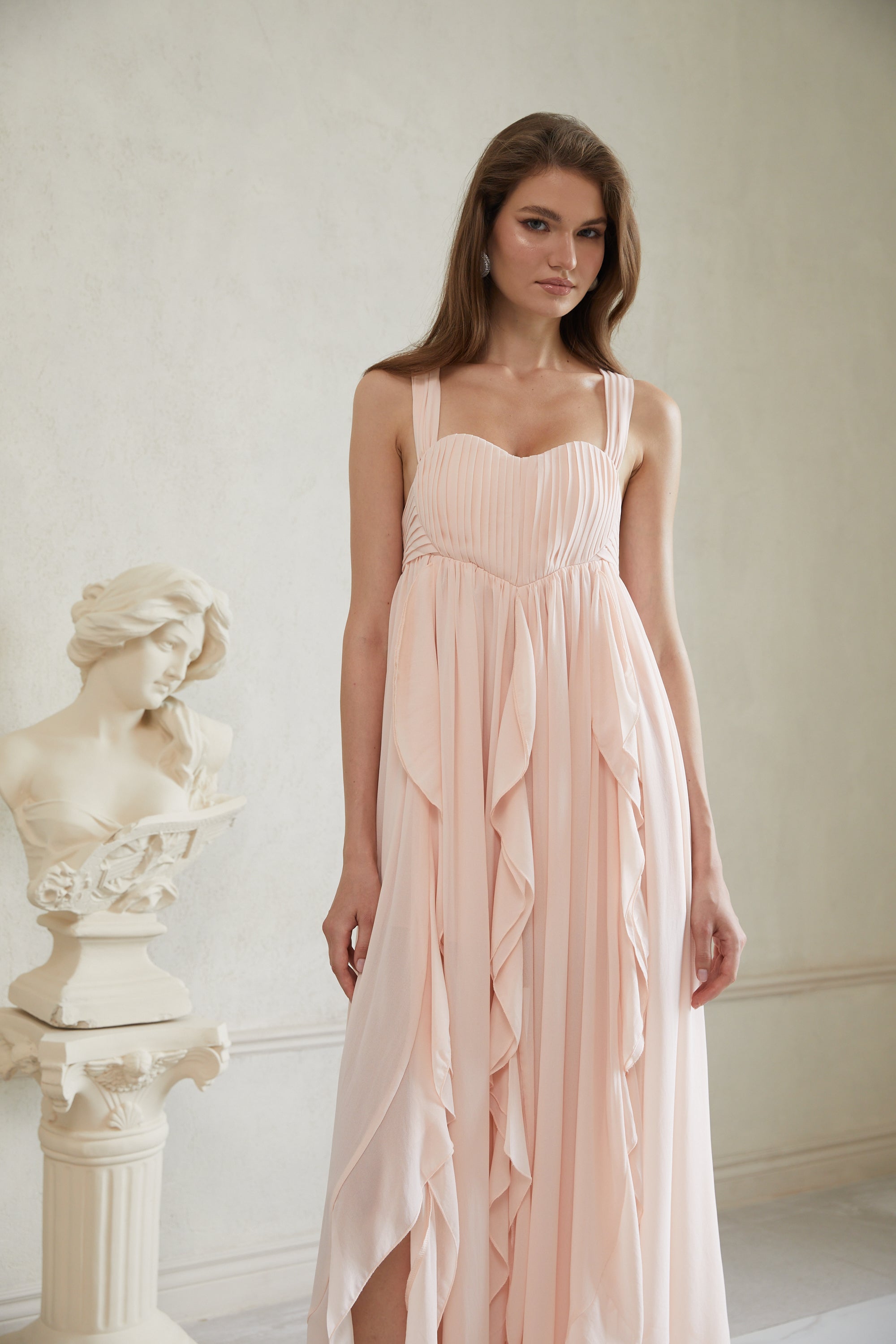 Robe longue en mousseline à volants rose Eos
