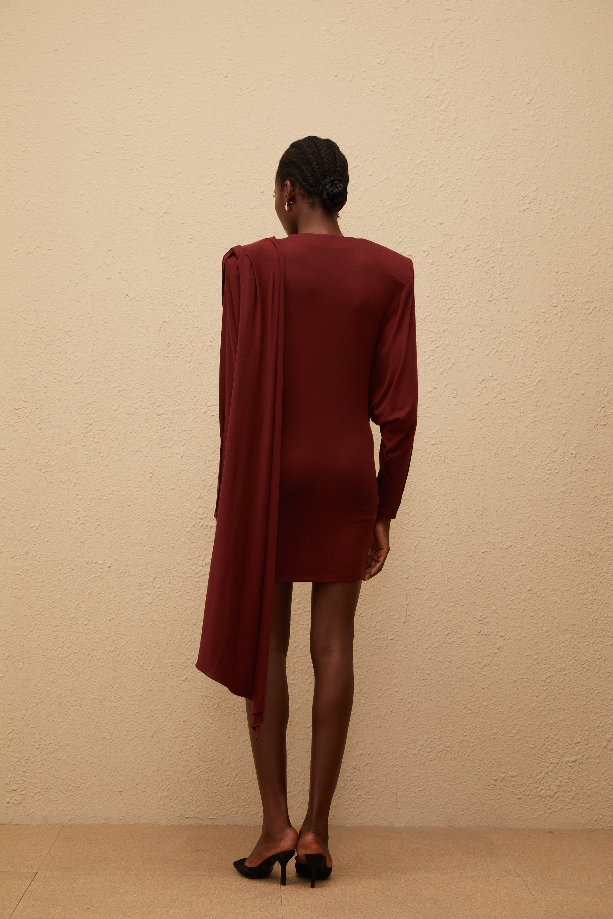 فستان قصير غير متماثل من Garance Maroon (بيع نهائي - الولايات المتحدة فقط)