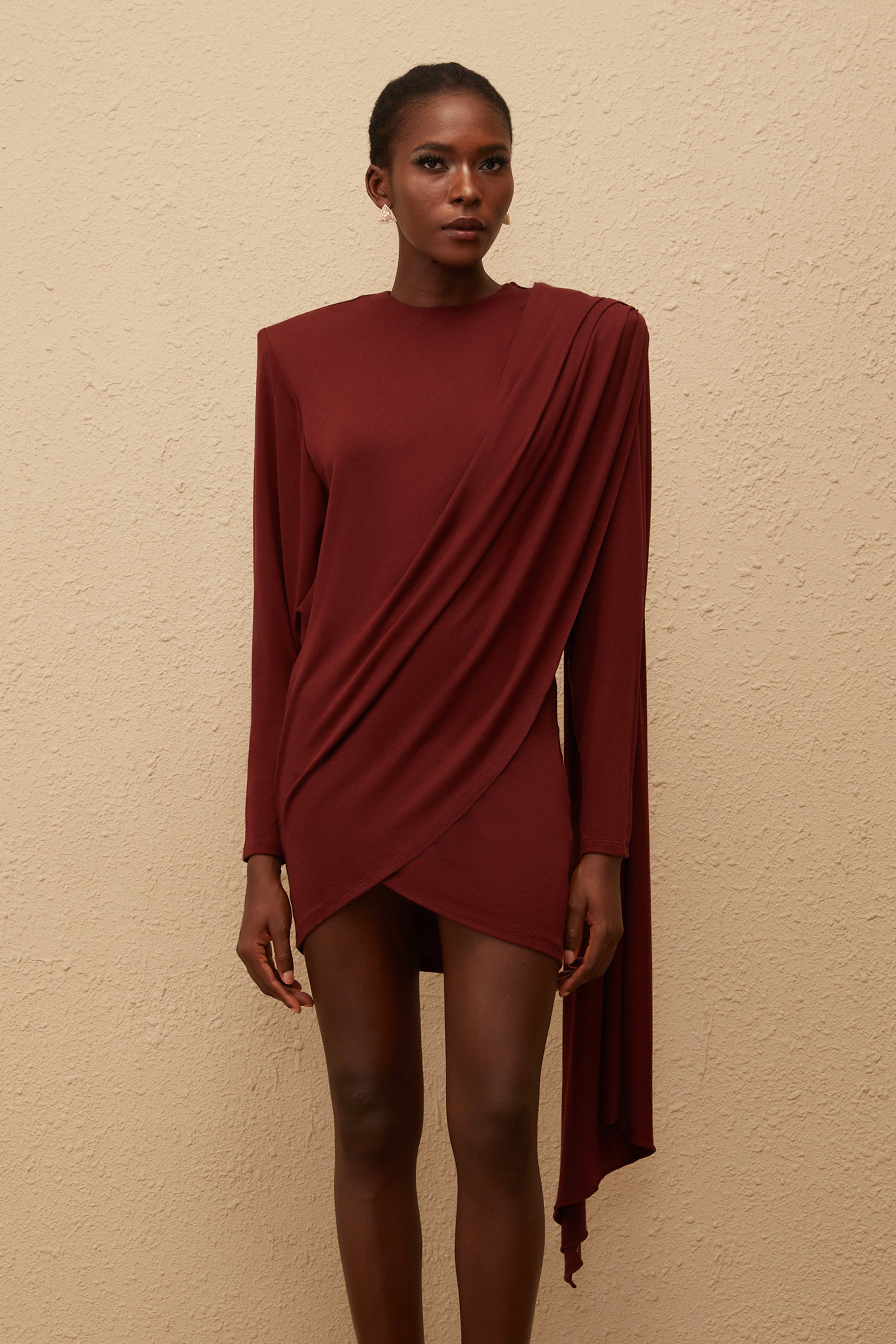 فستان قصير غير متماثل من Garance Maroon (بيع نهائي - الولايات المتحدة فقط)