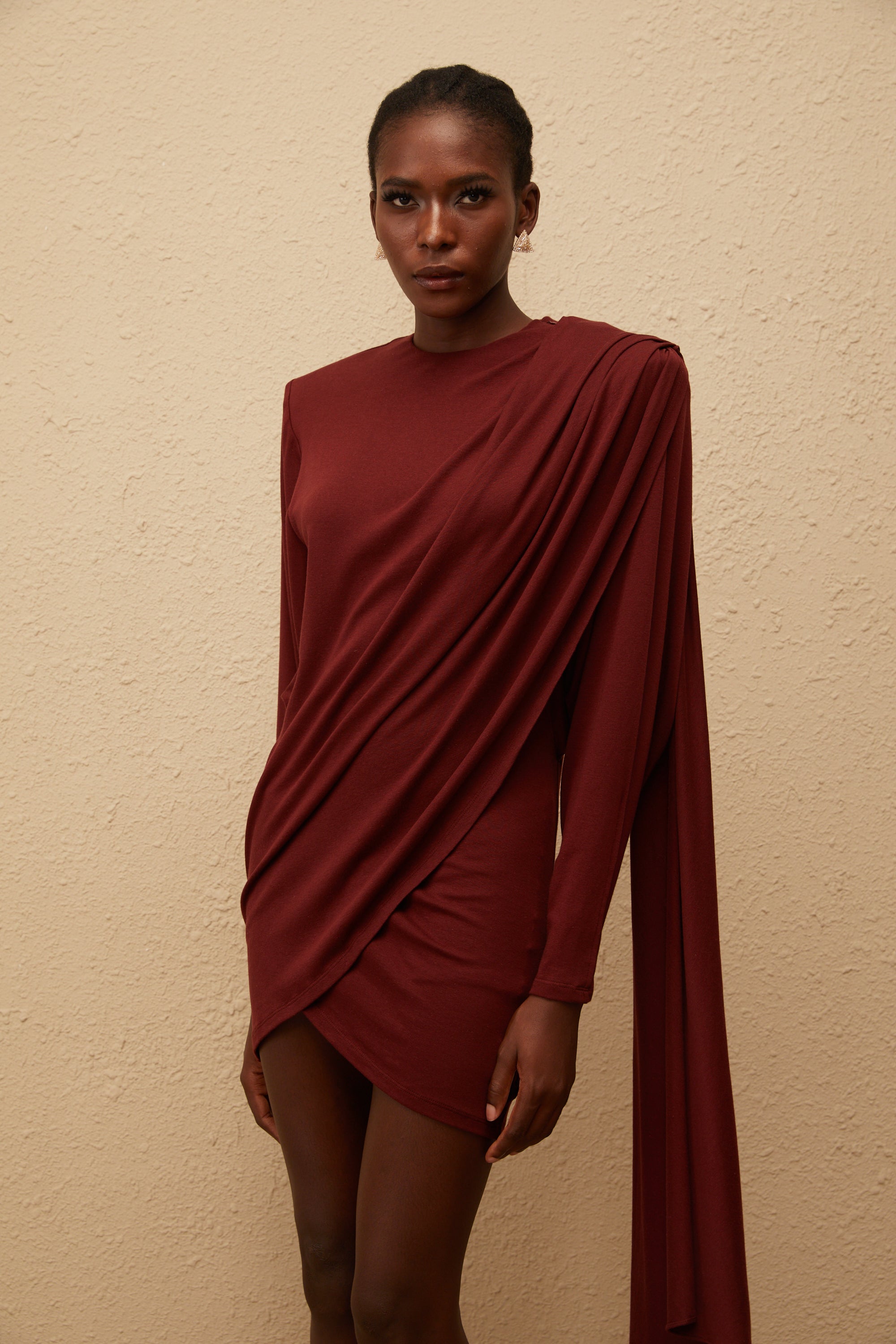 فستان قصير غير متماثل من Garance Maroon (بيع نهائي - الولايات المتحدة فقط)