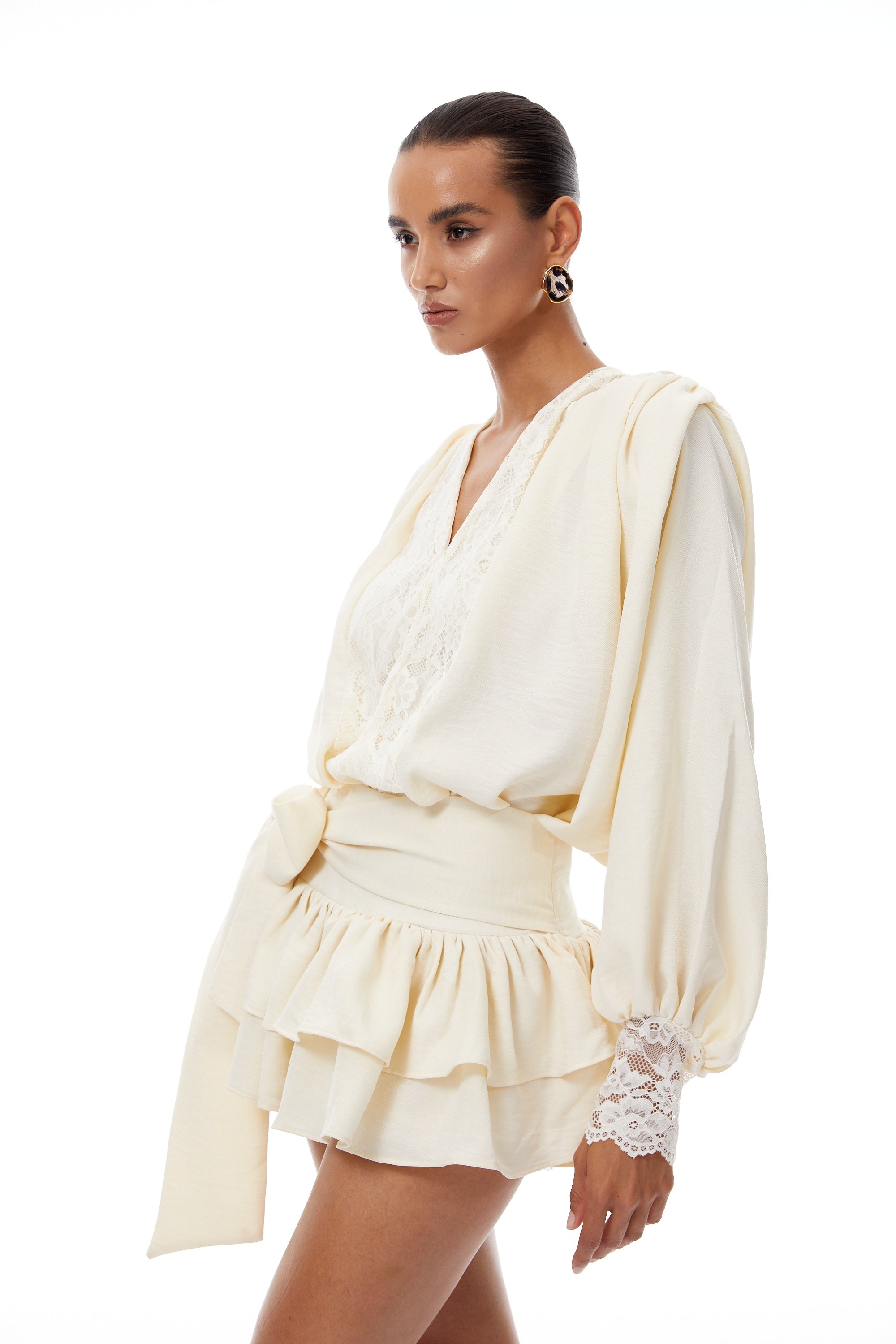 Mini-robe Victoire à empiècements en dentelle, couleur neutre