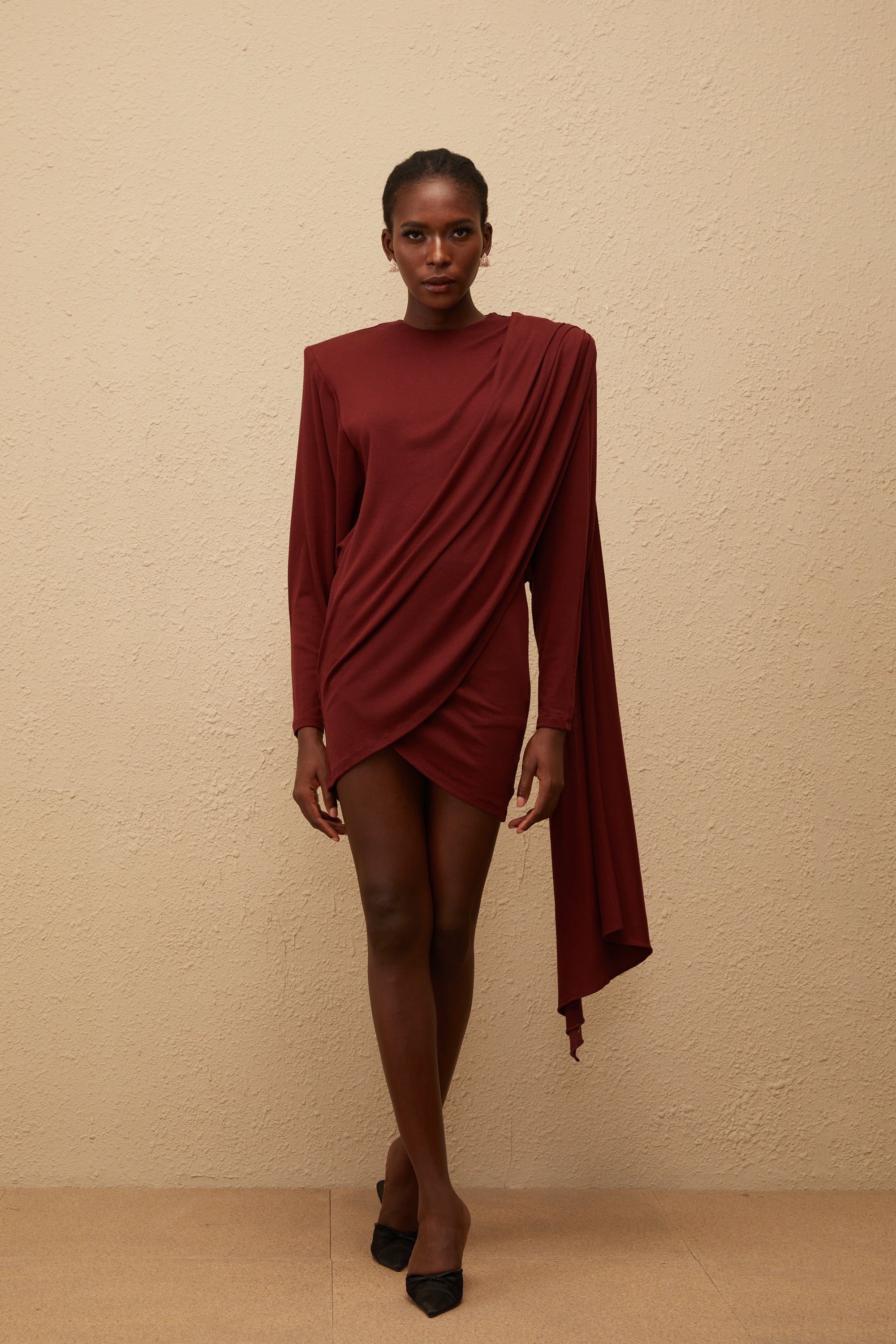 فستان قصير غير متماثل من Garance Maroon (بيع نهائي - الولايات المتحدة فقط)