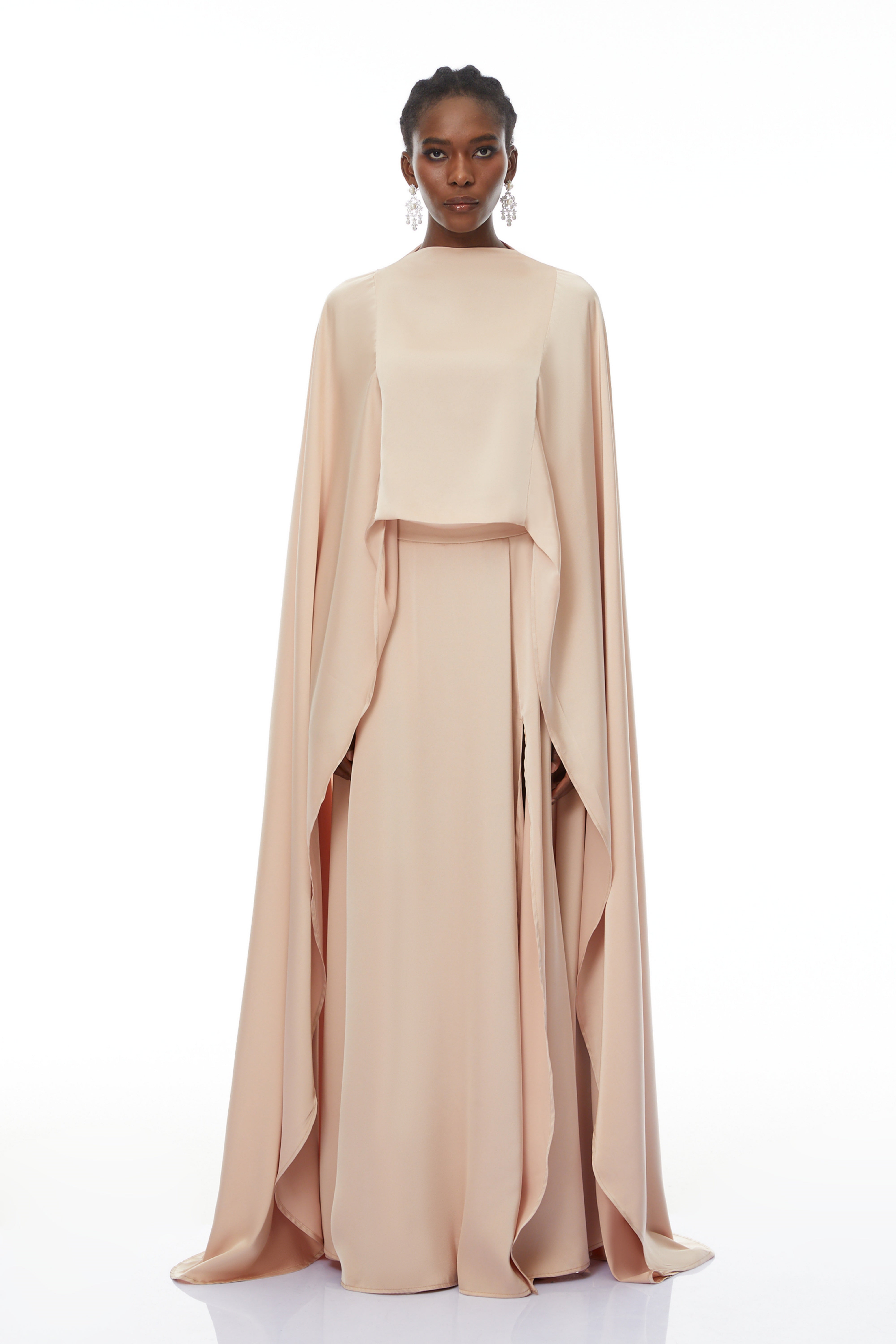 Robe longue évasée avec cape