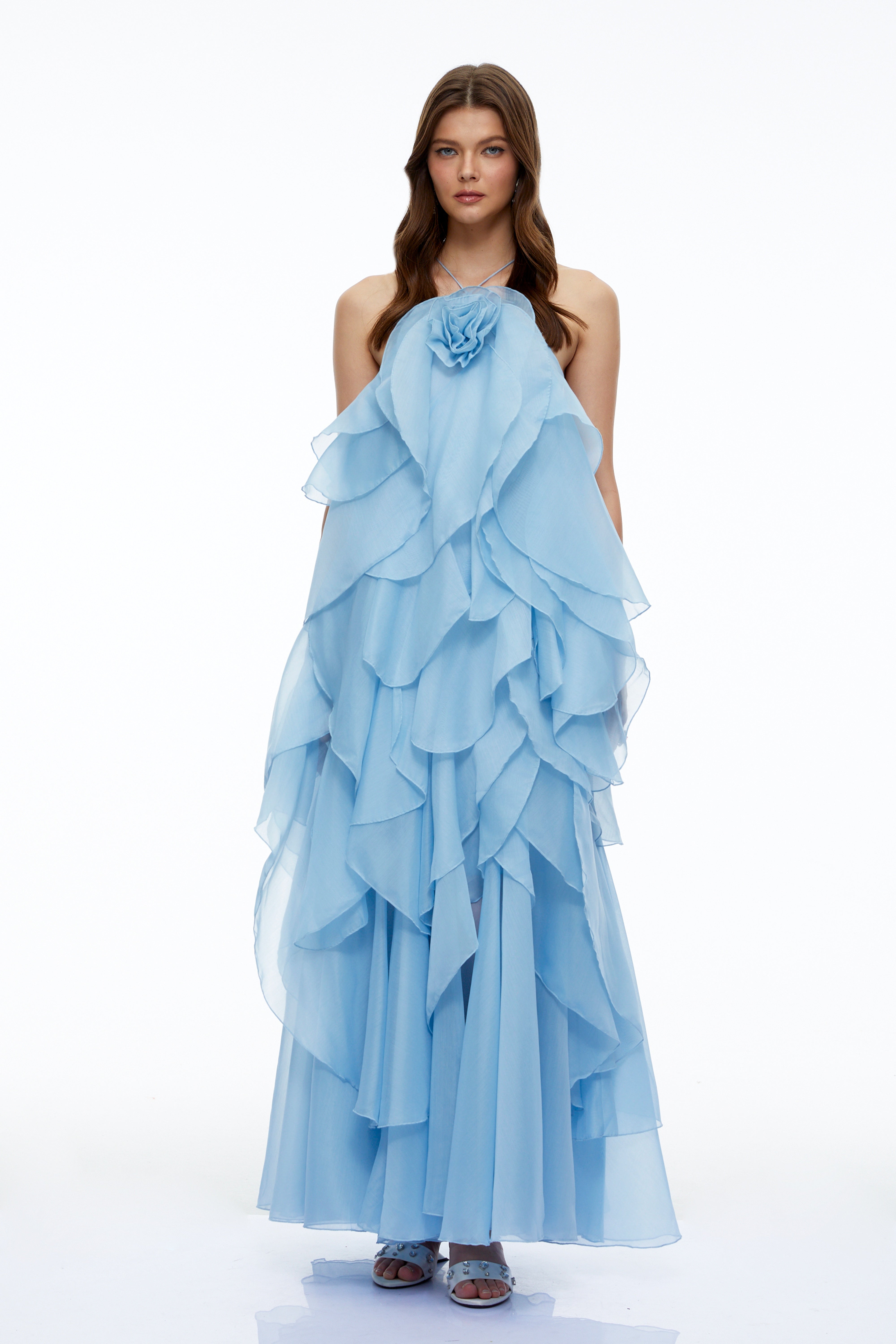 Robe longue à volants et dos nu « Carrie Blue »