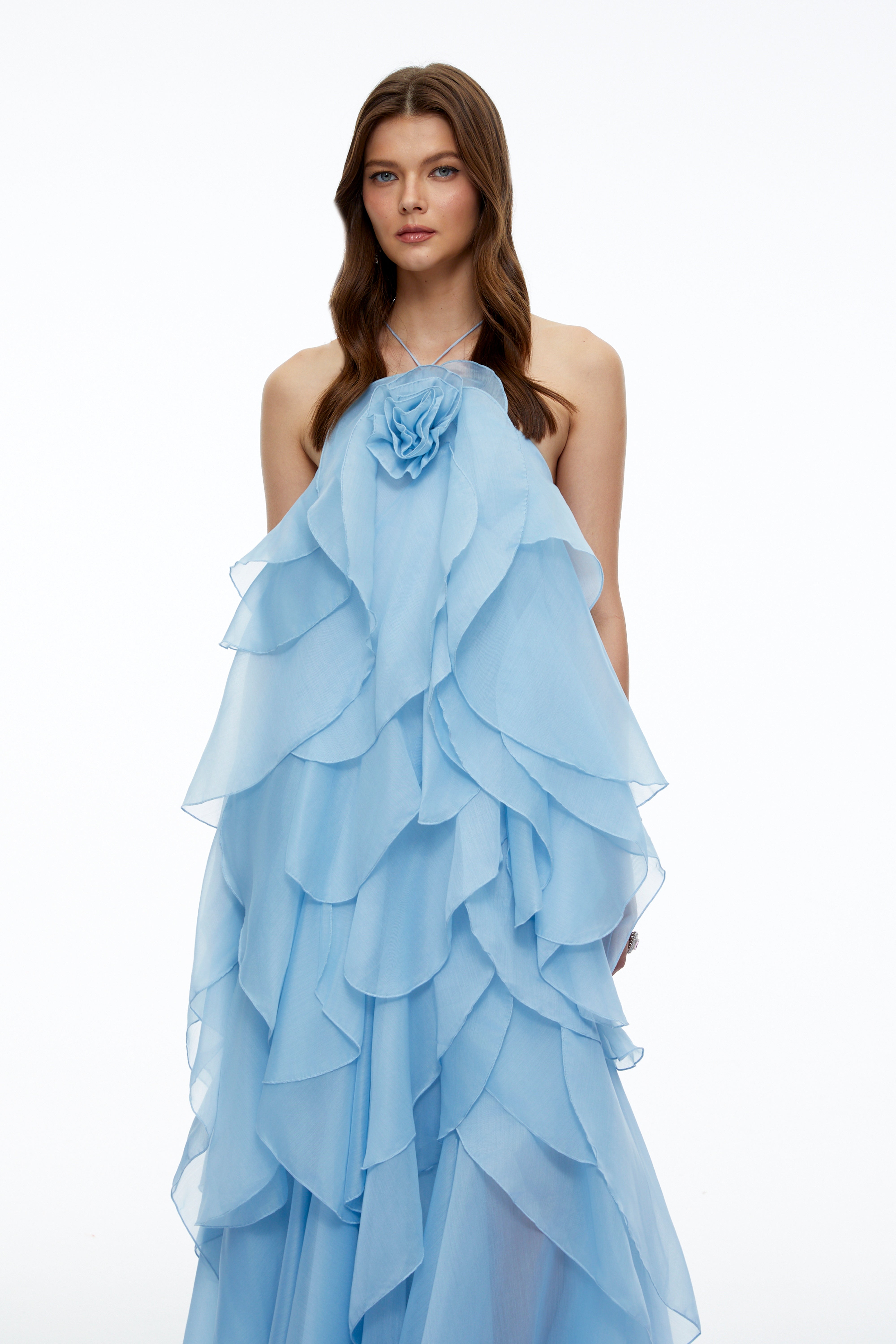 Robe longue à volants et dos nu « Carrie Blue »