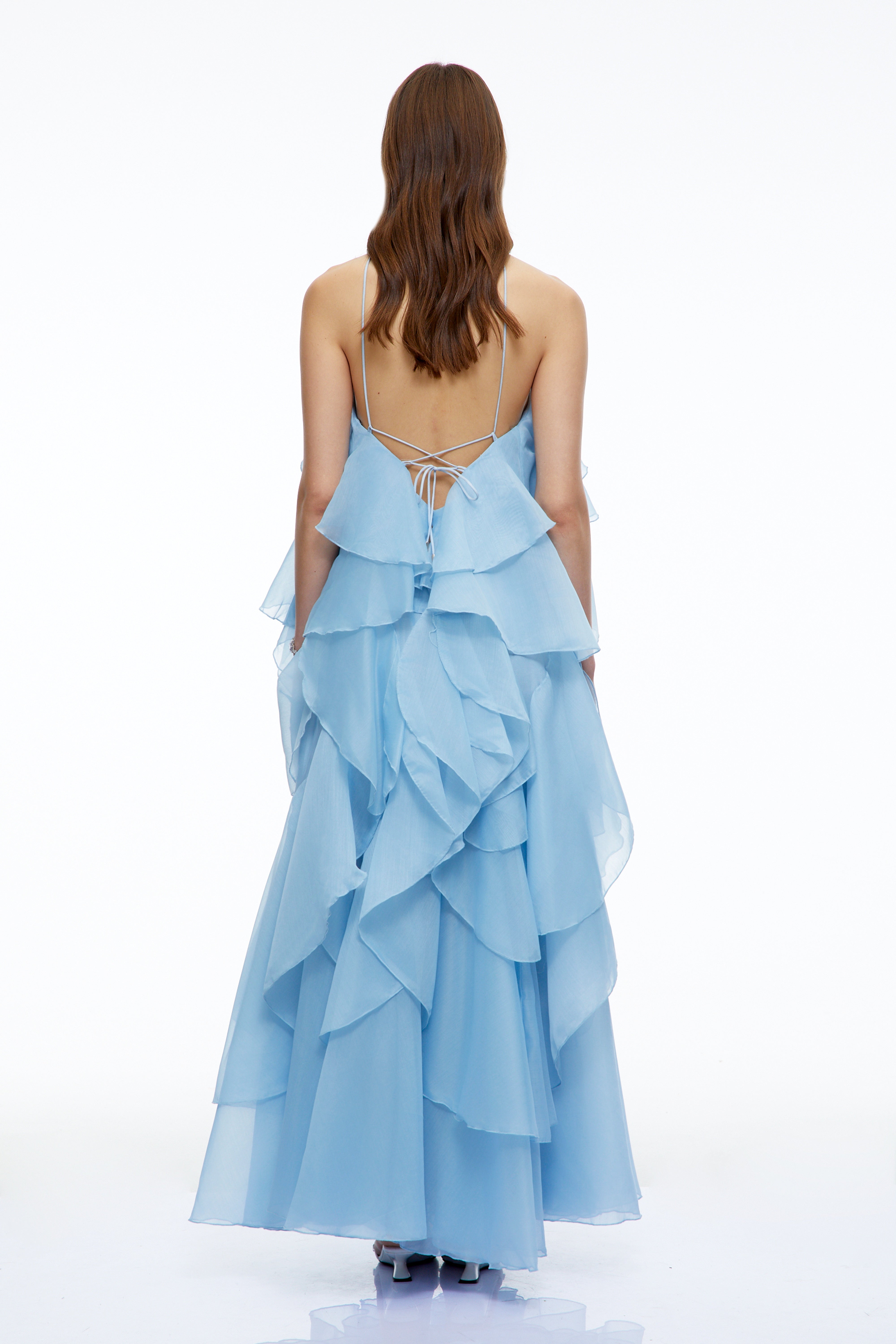 Robe longue à volants et dos nu « Carrie Blue »