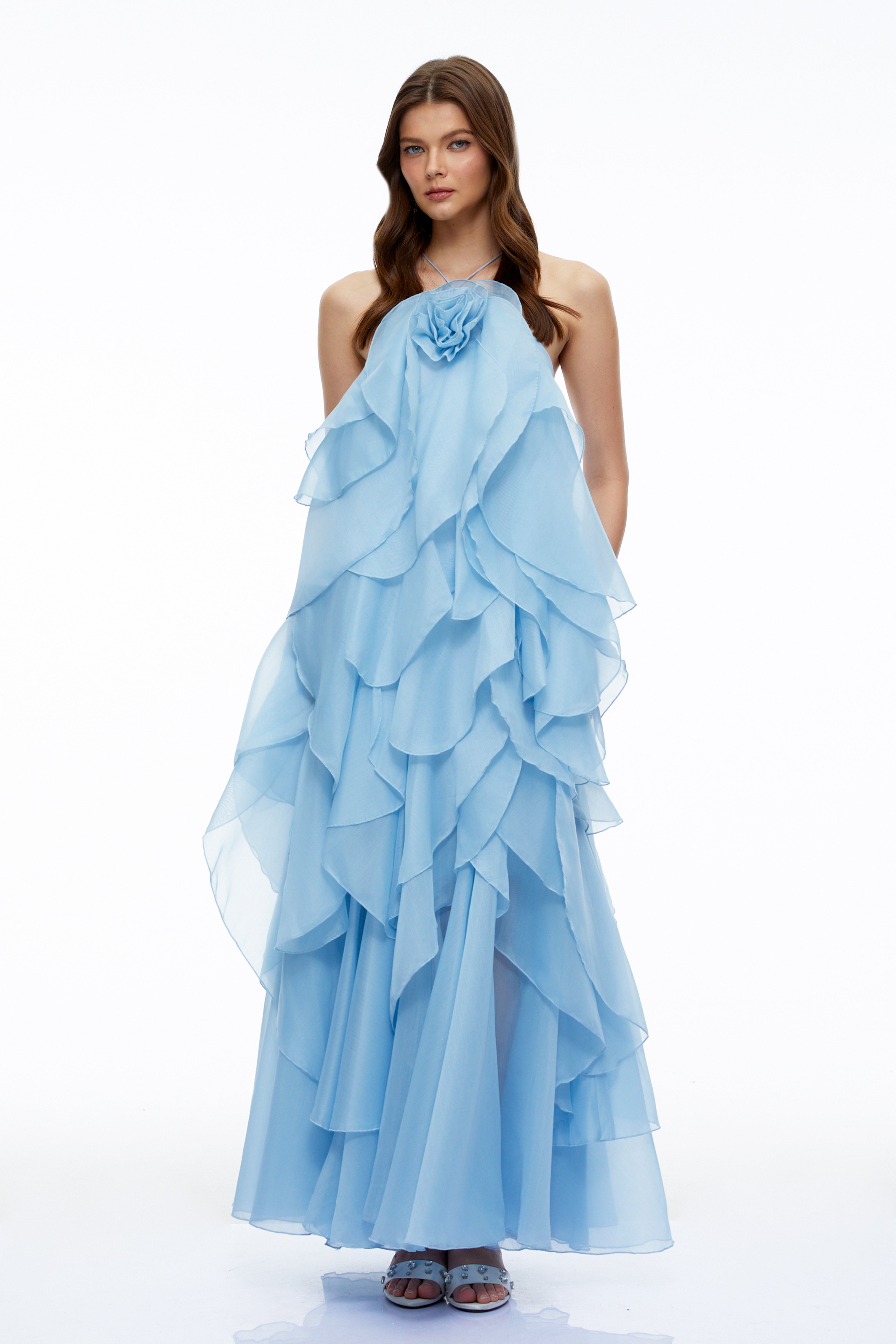 Robe longue à volants et dos nu « Carrie Blue »