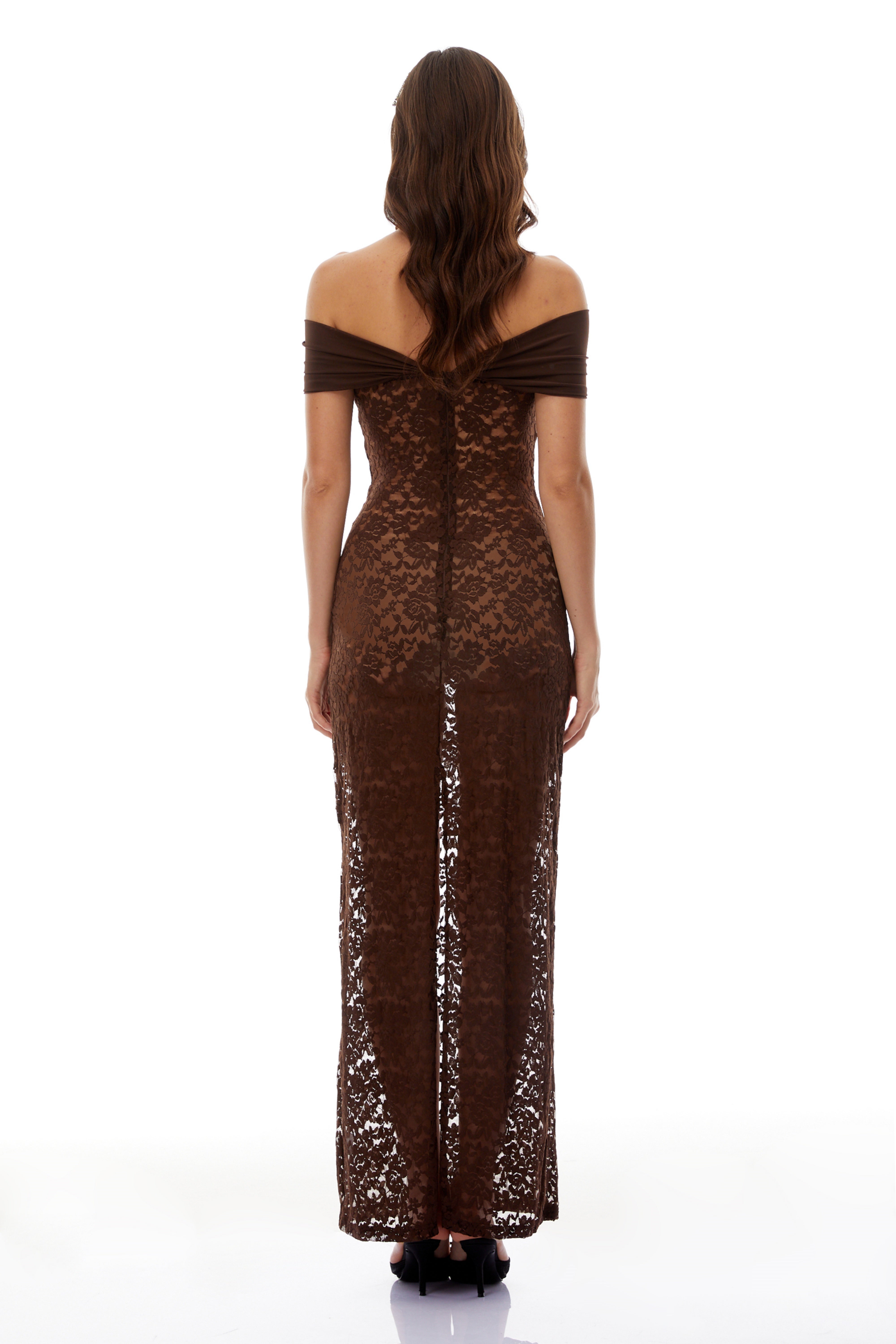 Robe longue à épaules dénudées en dentelle à motifs floraux Angelina Brown (Vente définitive)