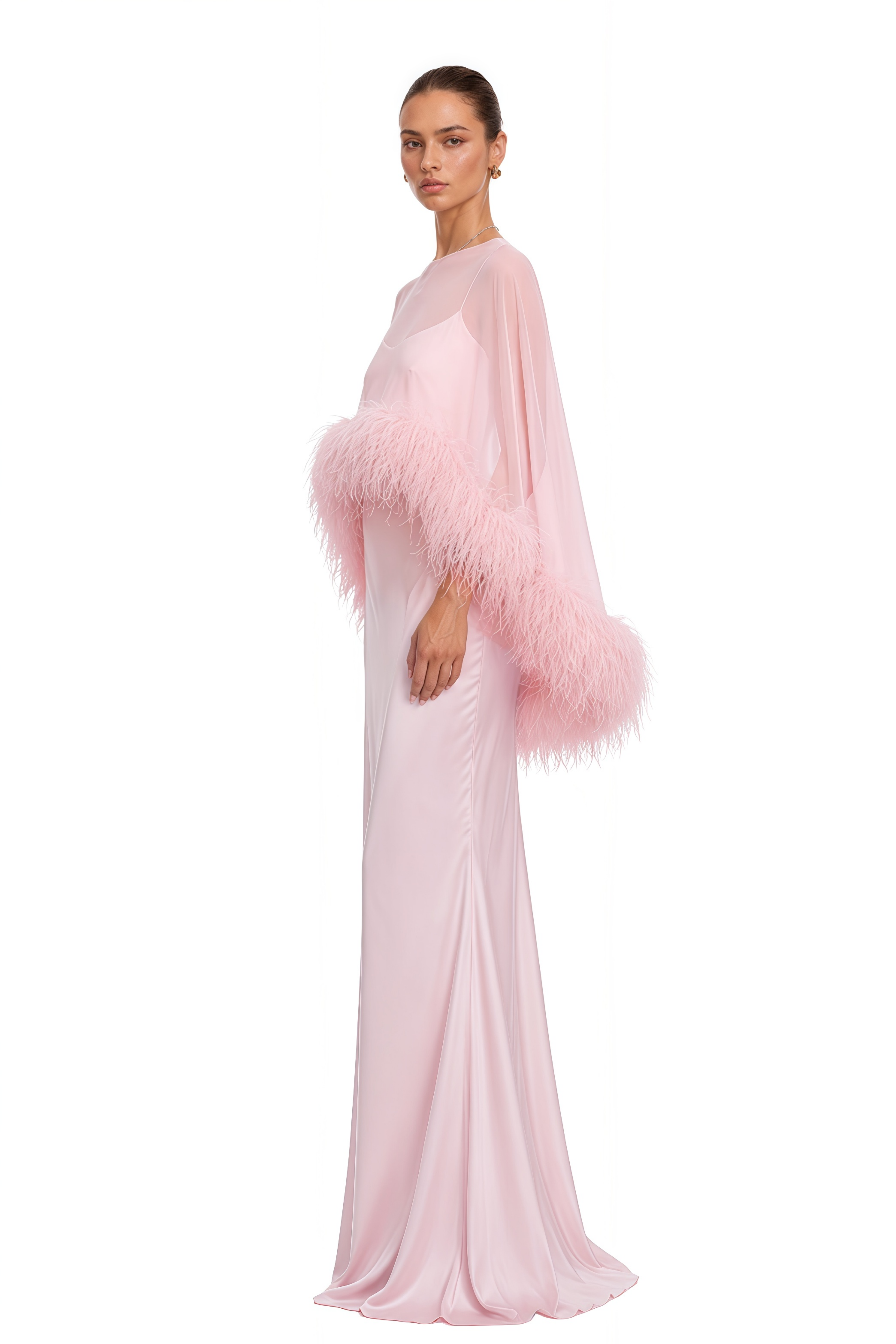 Ensemble Araminta : robe longue rose et châle avec bordure en plumes