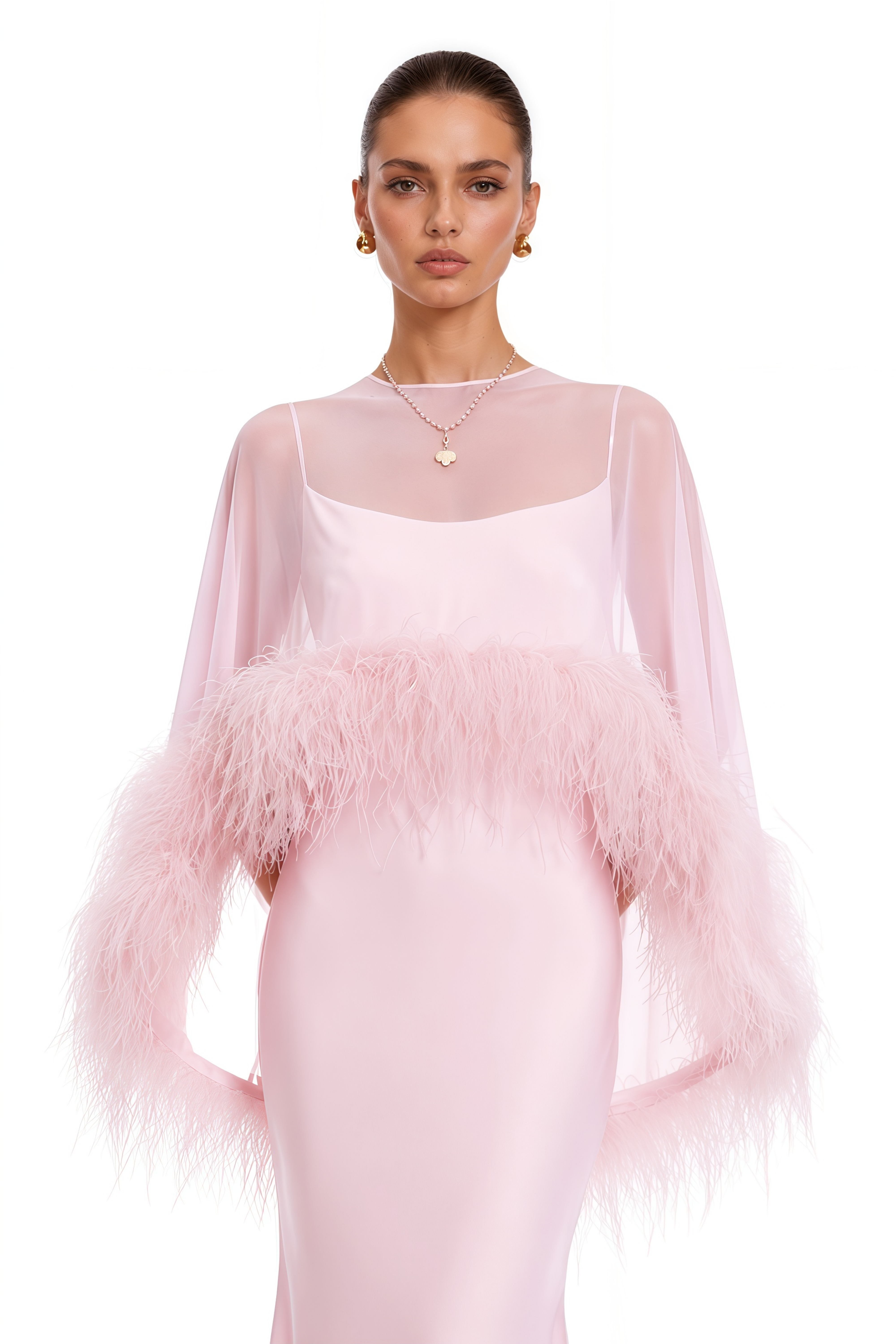 Ensemble Araminta : robe longue rose et châle avec bordure en plumes