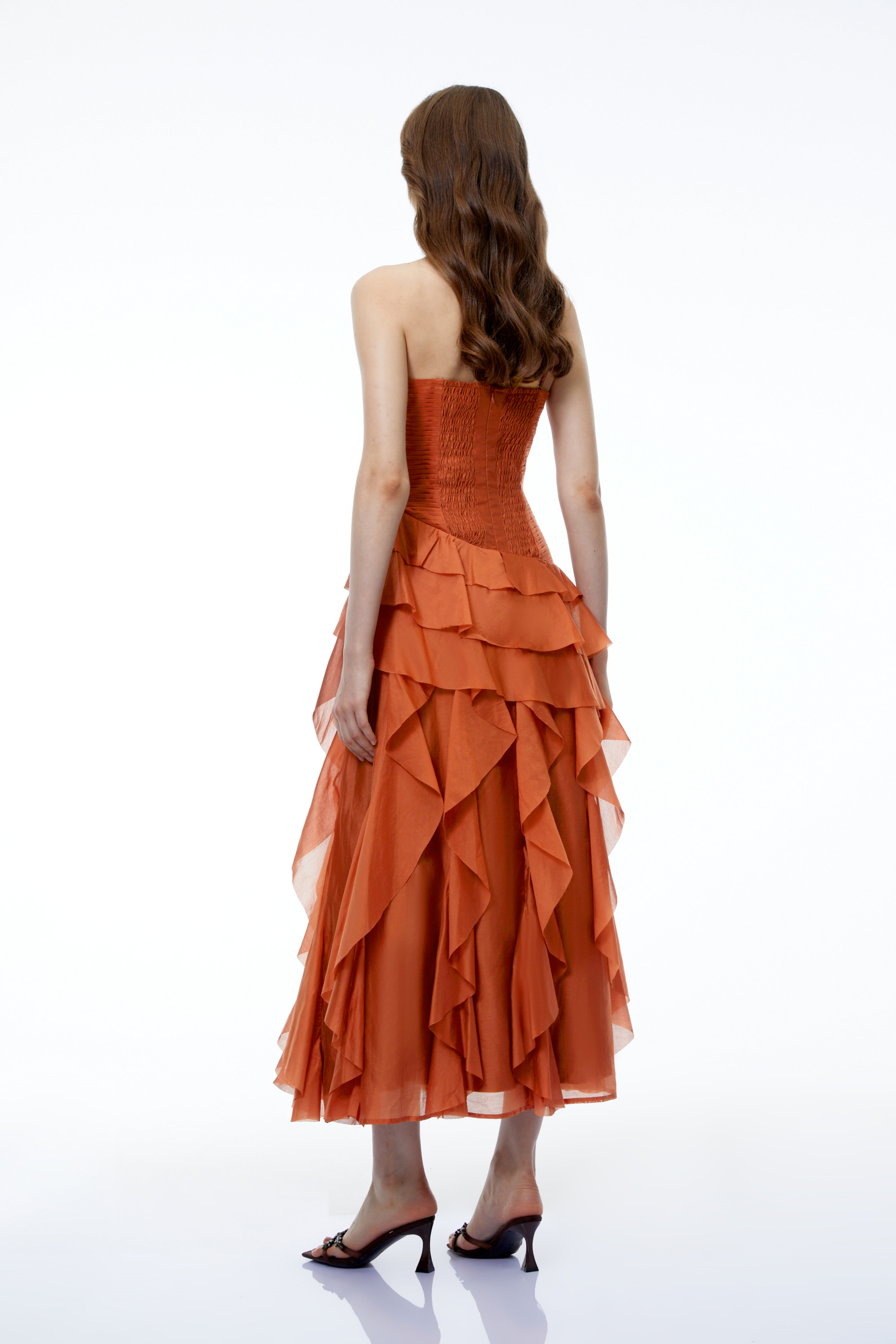 Robe longue à volants superposés « Aurélie Orange » avec motifs floraux en 3D